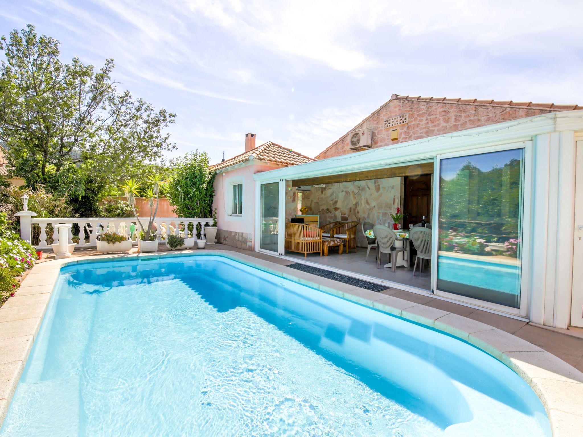 Photo 1 - Maison de 3 chambres à Solliès-Pont avec piscine privée et vues à la mer