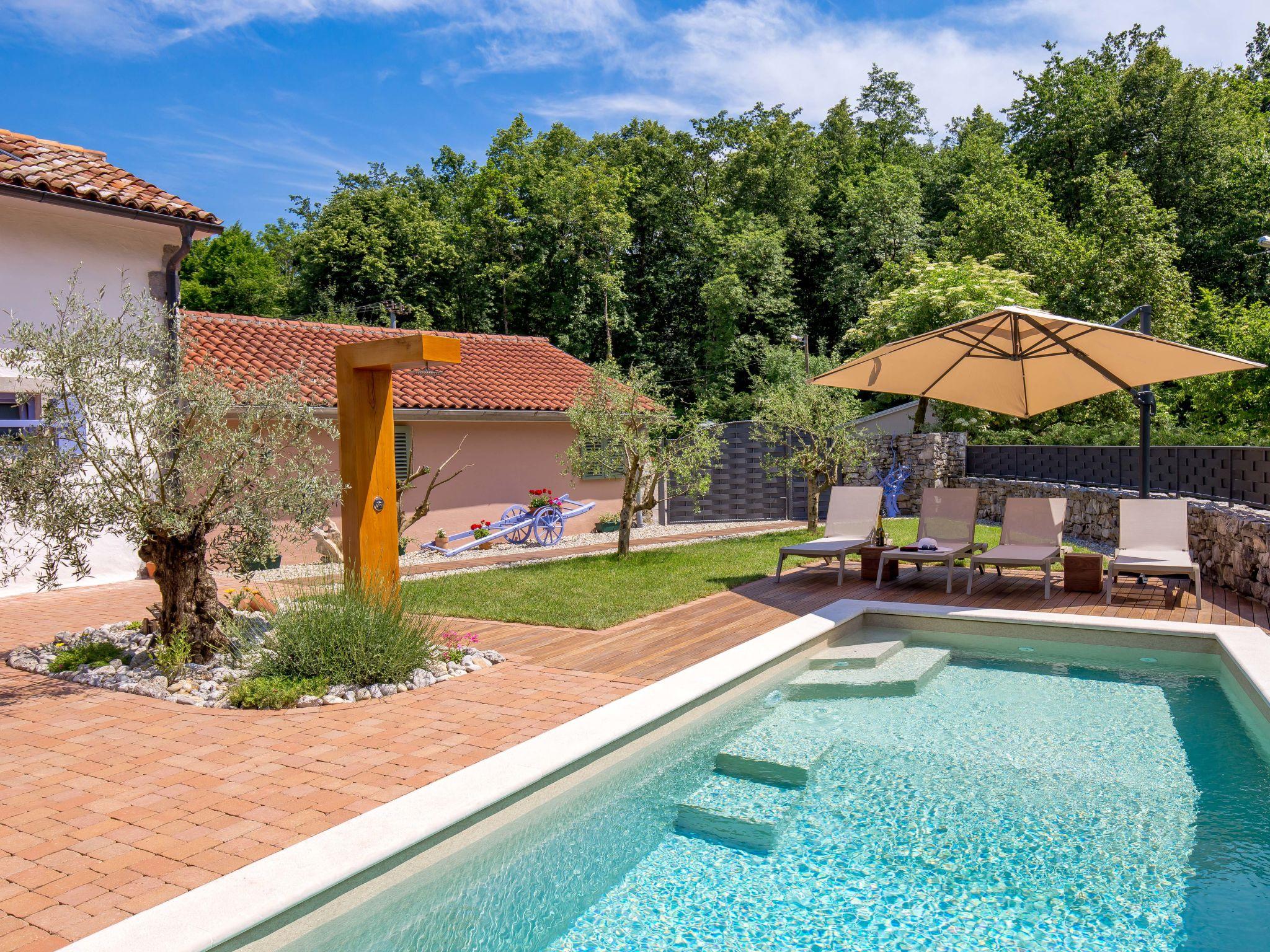 Photo 2 - Maison de 2 chambres à Matulji avec piscine privée et jardin