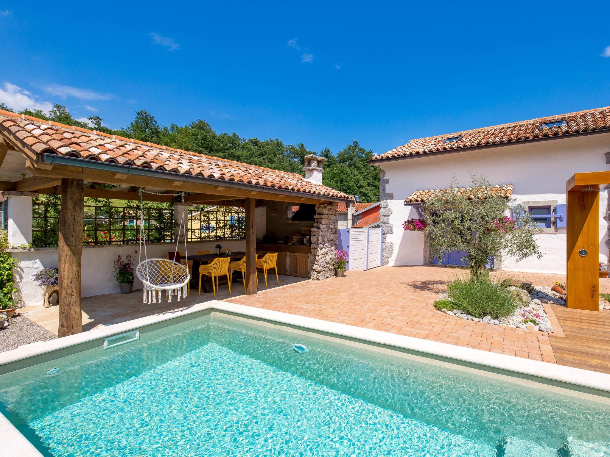 Foto 1 - Casa de 2 quartos em Matulji com piscina privada e jardim