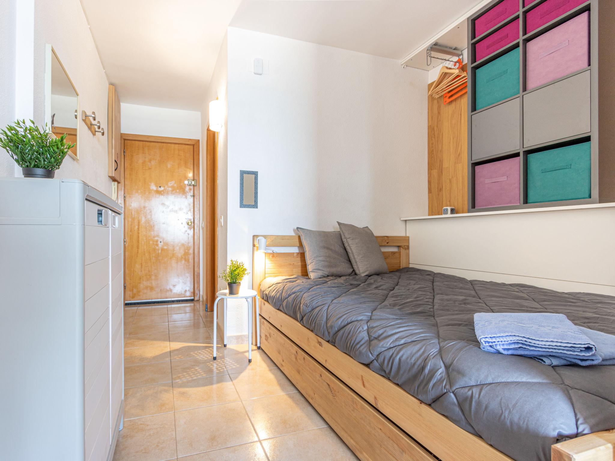 Foto 12 - Appartamento con 1 camera da letto a Castelló d'Empúries con giardino e vista mare