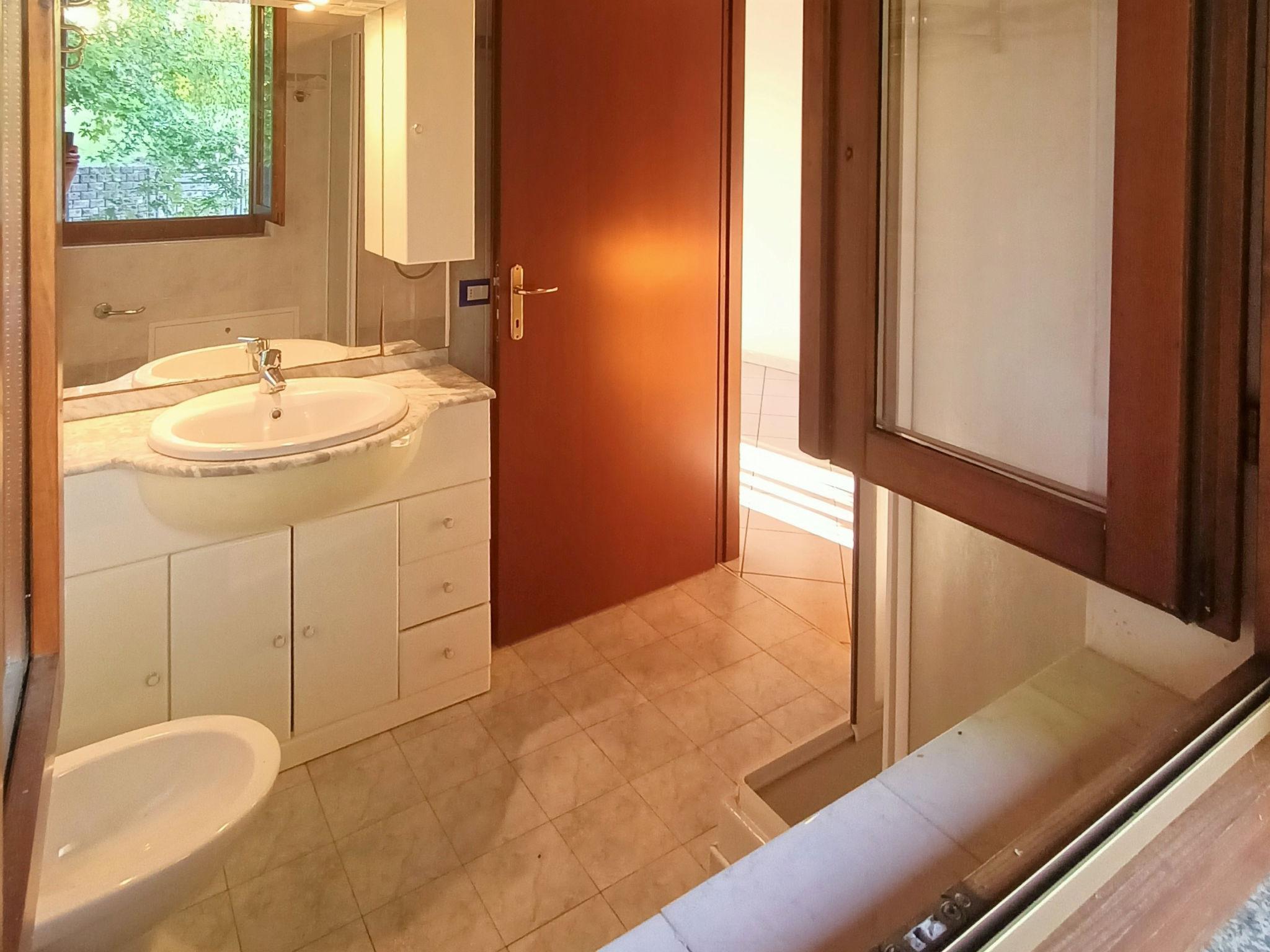 Foto 19 - Apartamento de 2 quartos em Luino com piscina e vista para a montanha