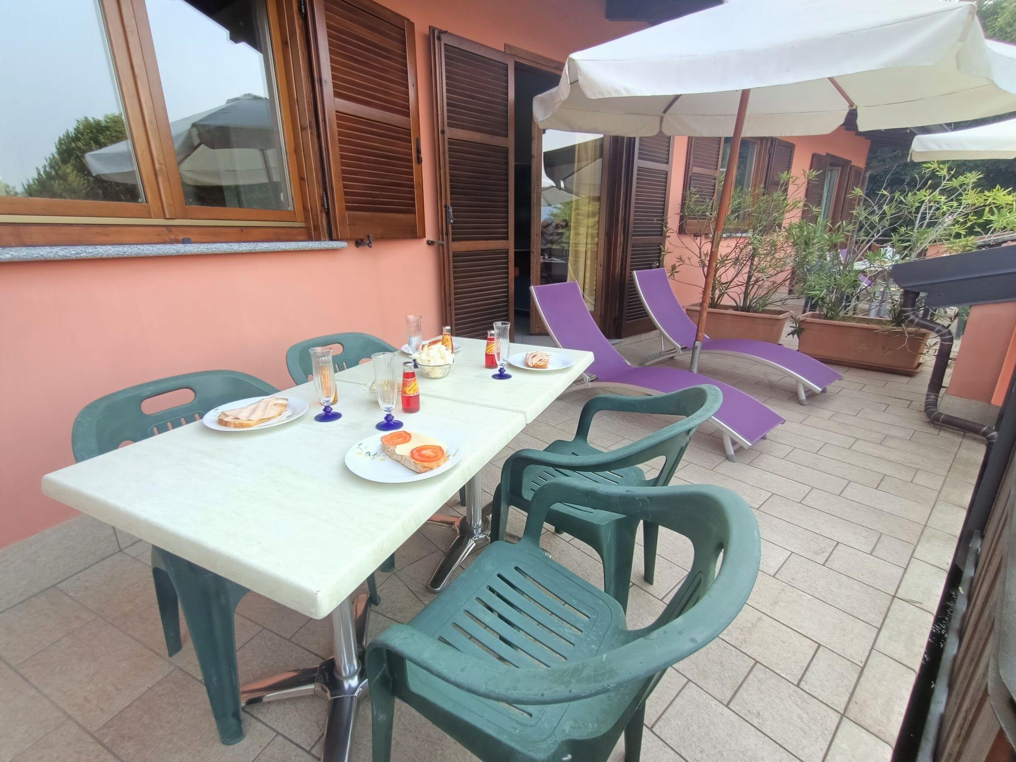 Photo 5 - 2 bedroom Apartment in Luino with swimming pool and garden