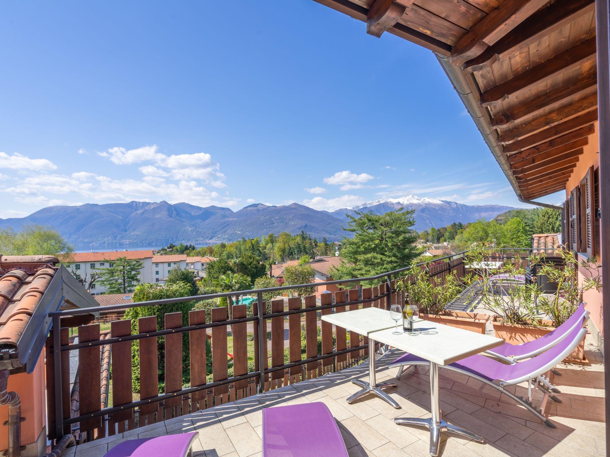 Foto 4 - Apartamento de 2 habitaciones en Luino con piscina y vistas a la montaña