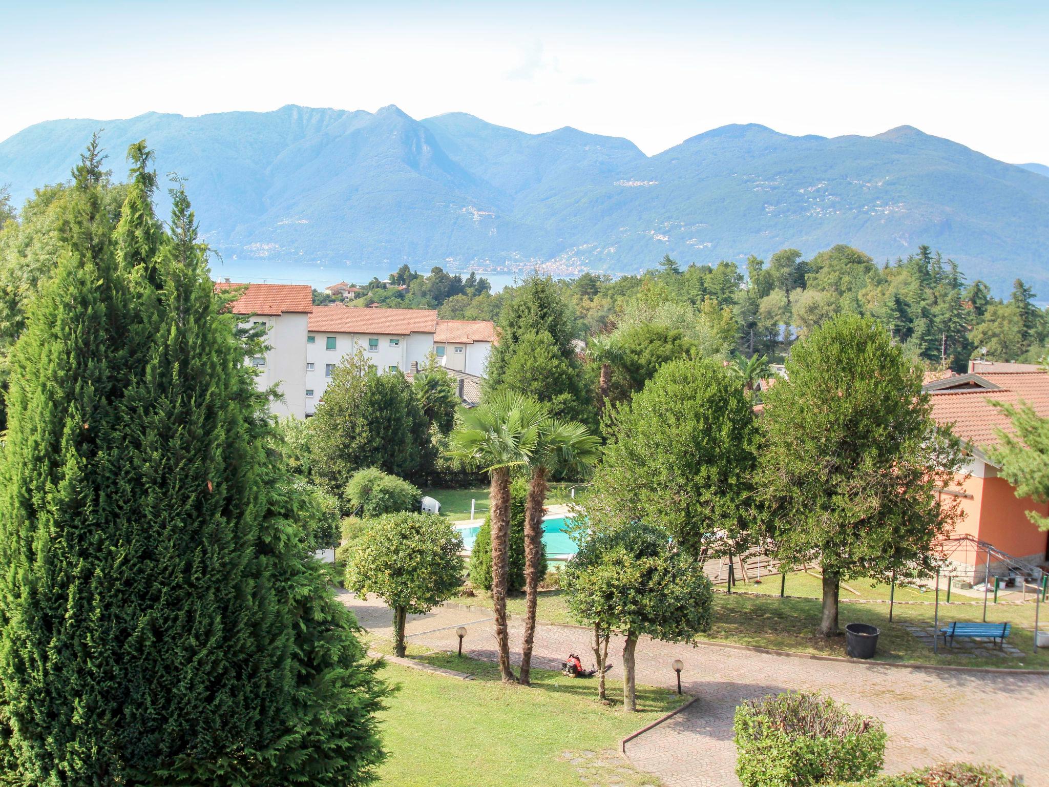 Foto 21 - Appartamento con 2 camere da letto a Luino con piscina e giardino