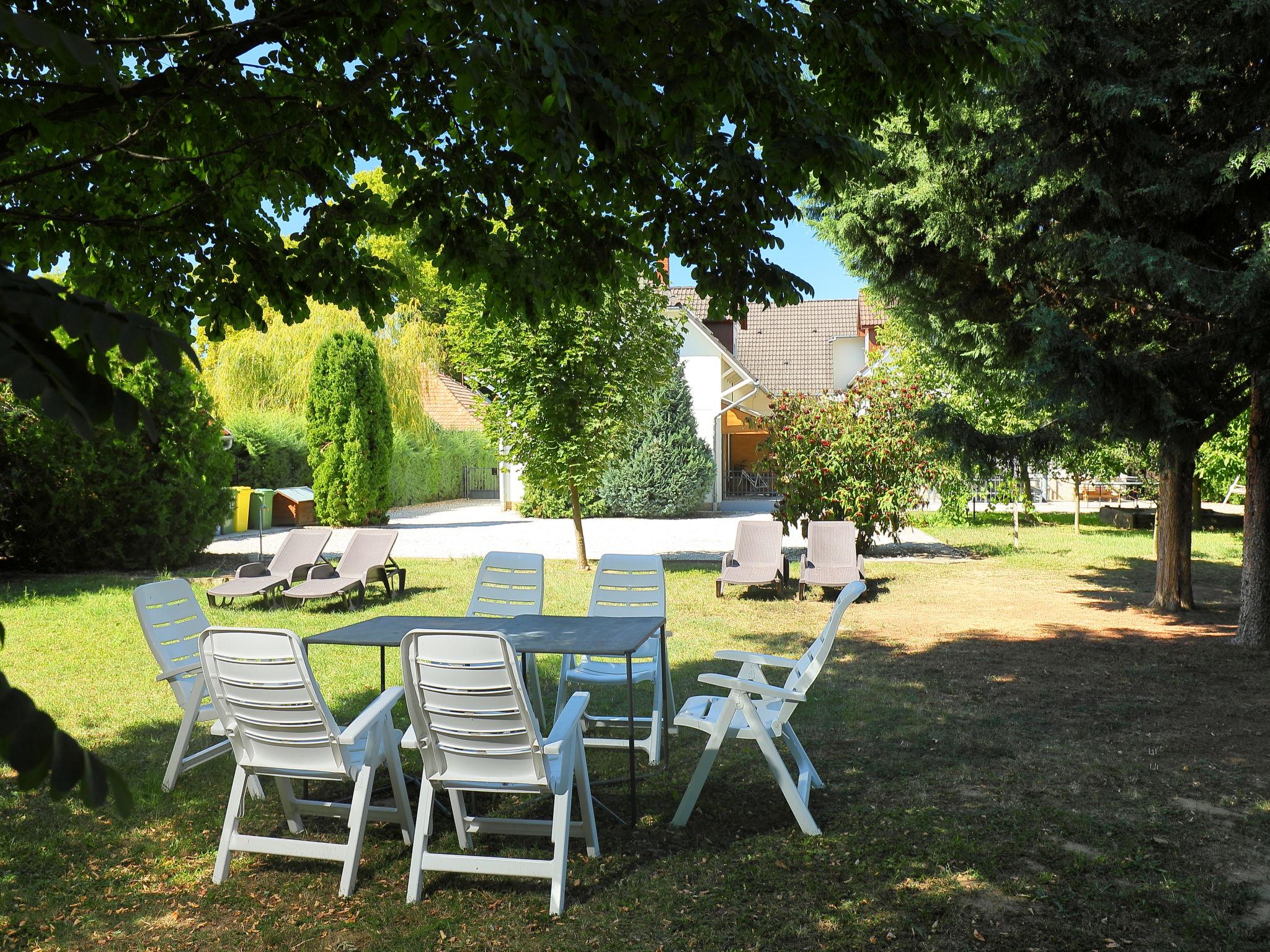 Photo 24 - 6 bedroom Apartment in Balatonszemes with garden and terrace