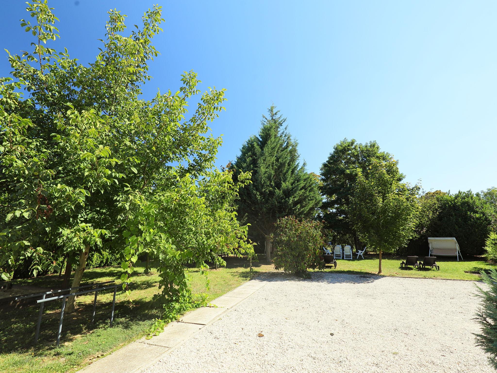 Foto 30 - Appartamento con 6 camere da letto a Balatonszemes con giardino e terrazza