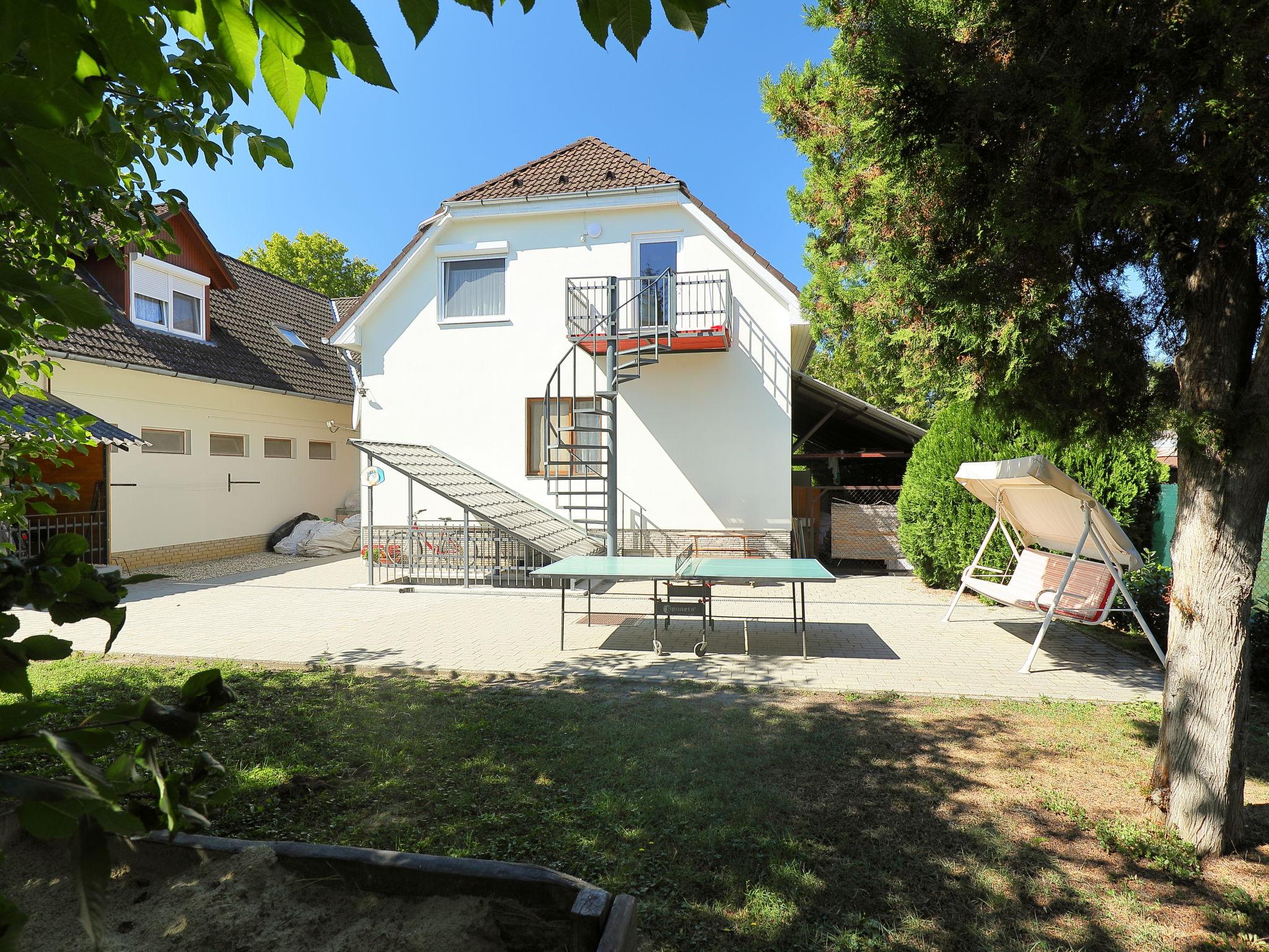 Foto 19 - Apartamento de 2 quartos em Balatonszemes com jardim e vista para a montanha