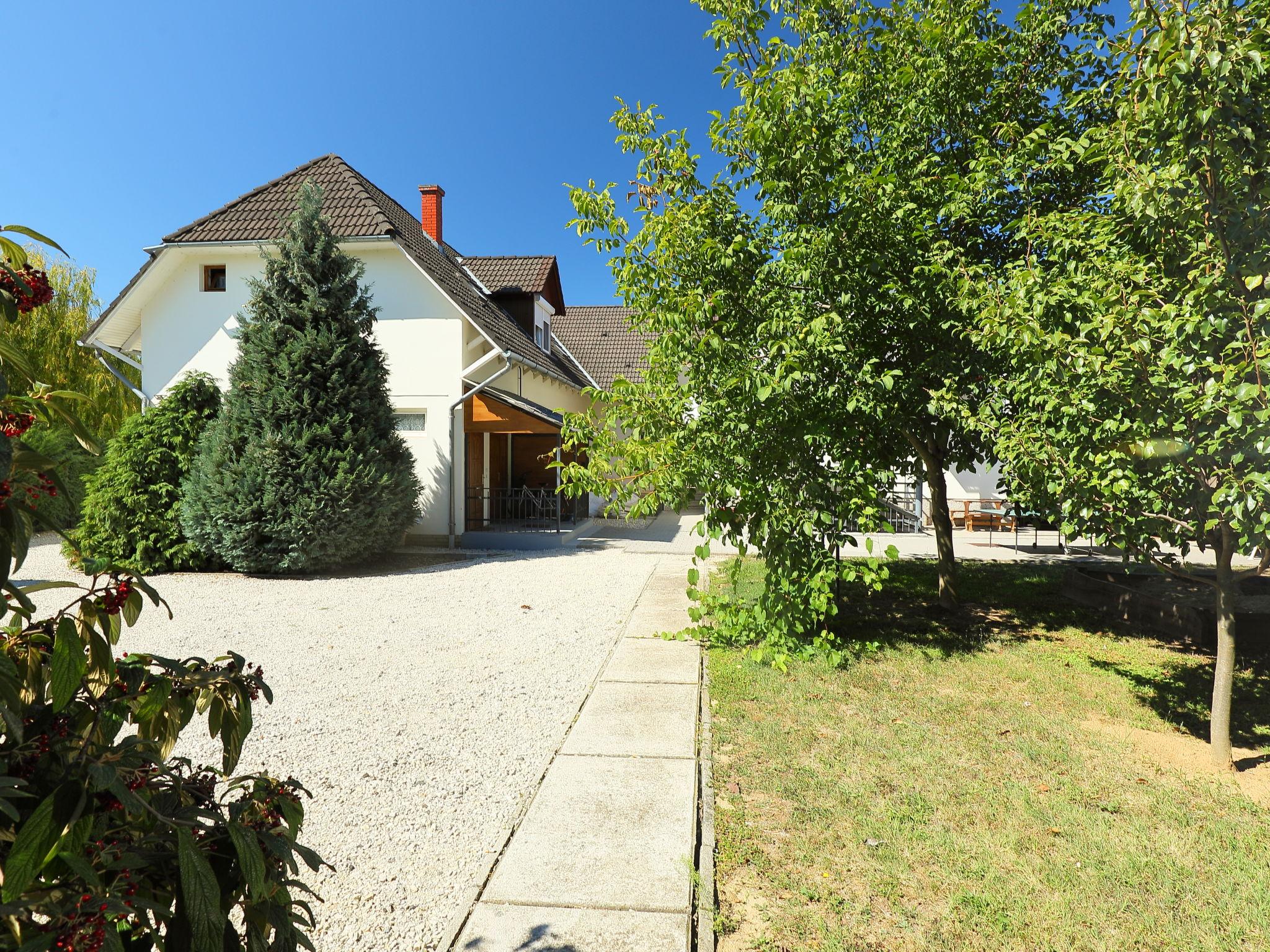 Photo 20 - Appartement de 2 chambres à Balatonszemes avec jardin et vues sur la montagne