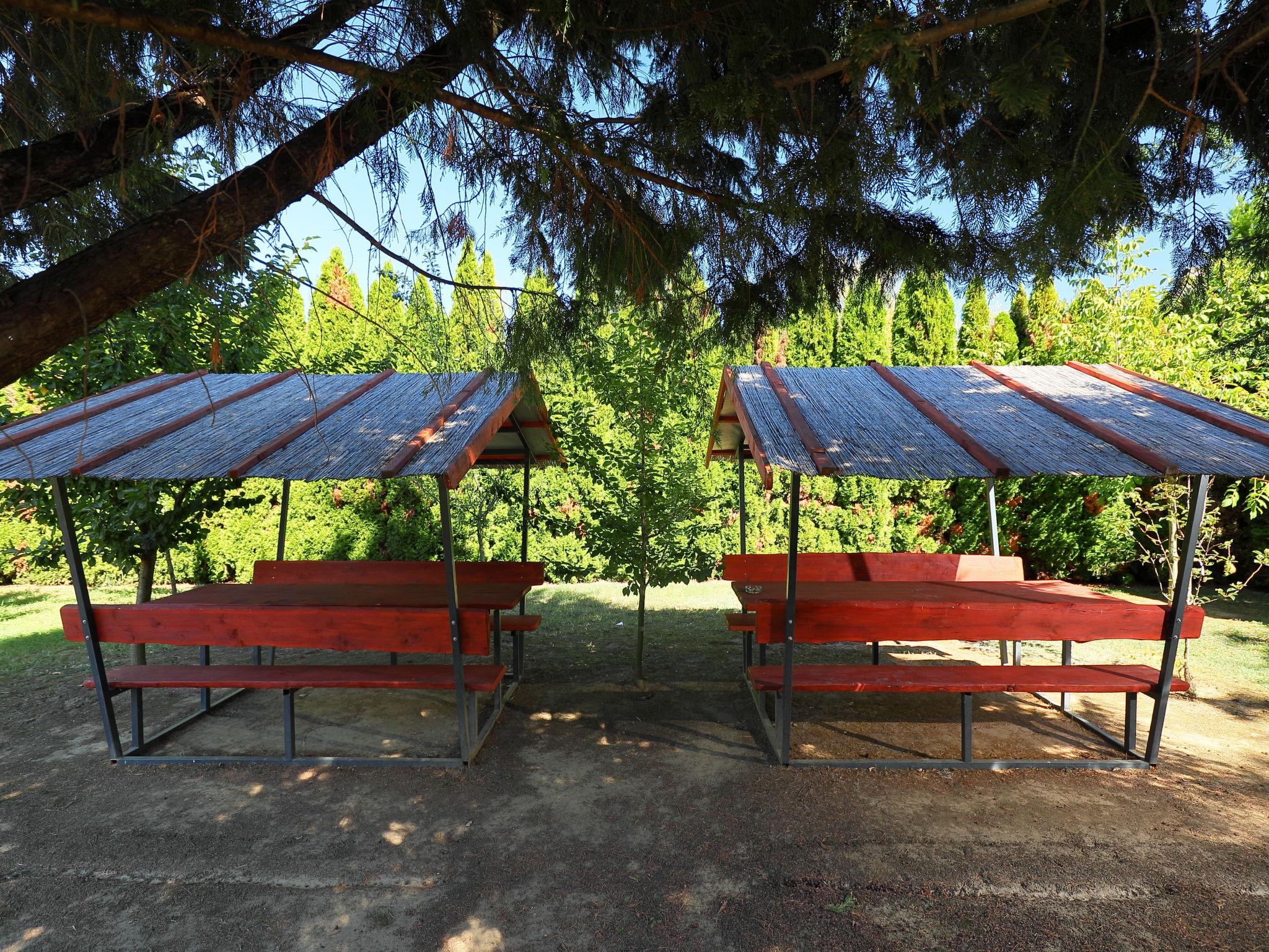 Foto 18 - Appartamento con 2 camere da letto a Balatonszemes con giardino e vista sulle montagne