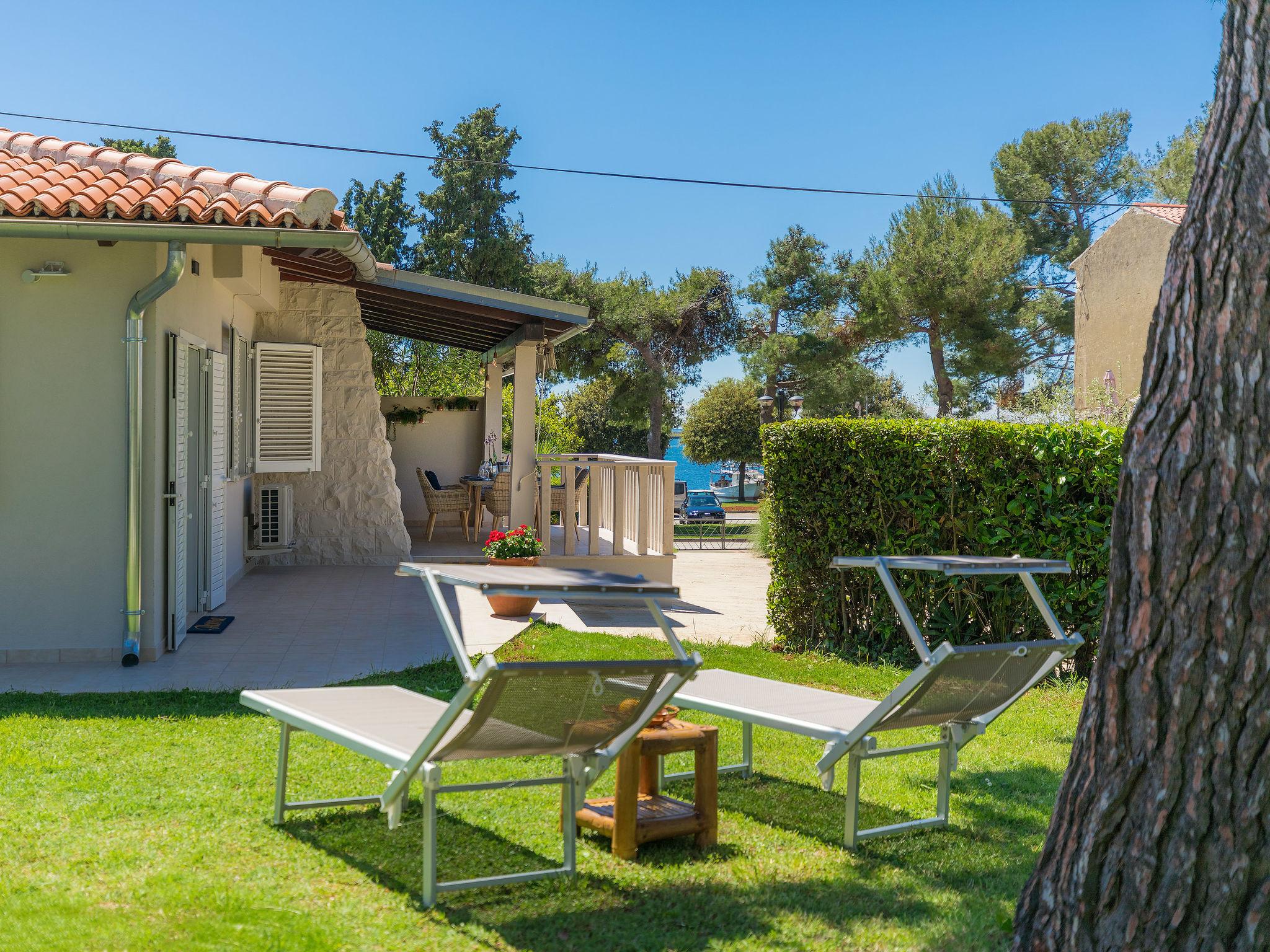 Photo 11 - Maison de 2 chambres à Umag avec jardin et vues à la mer