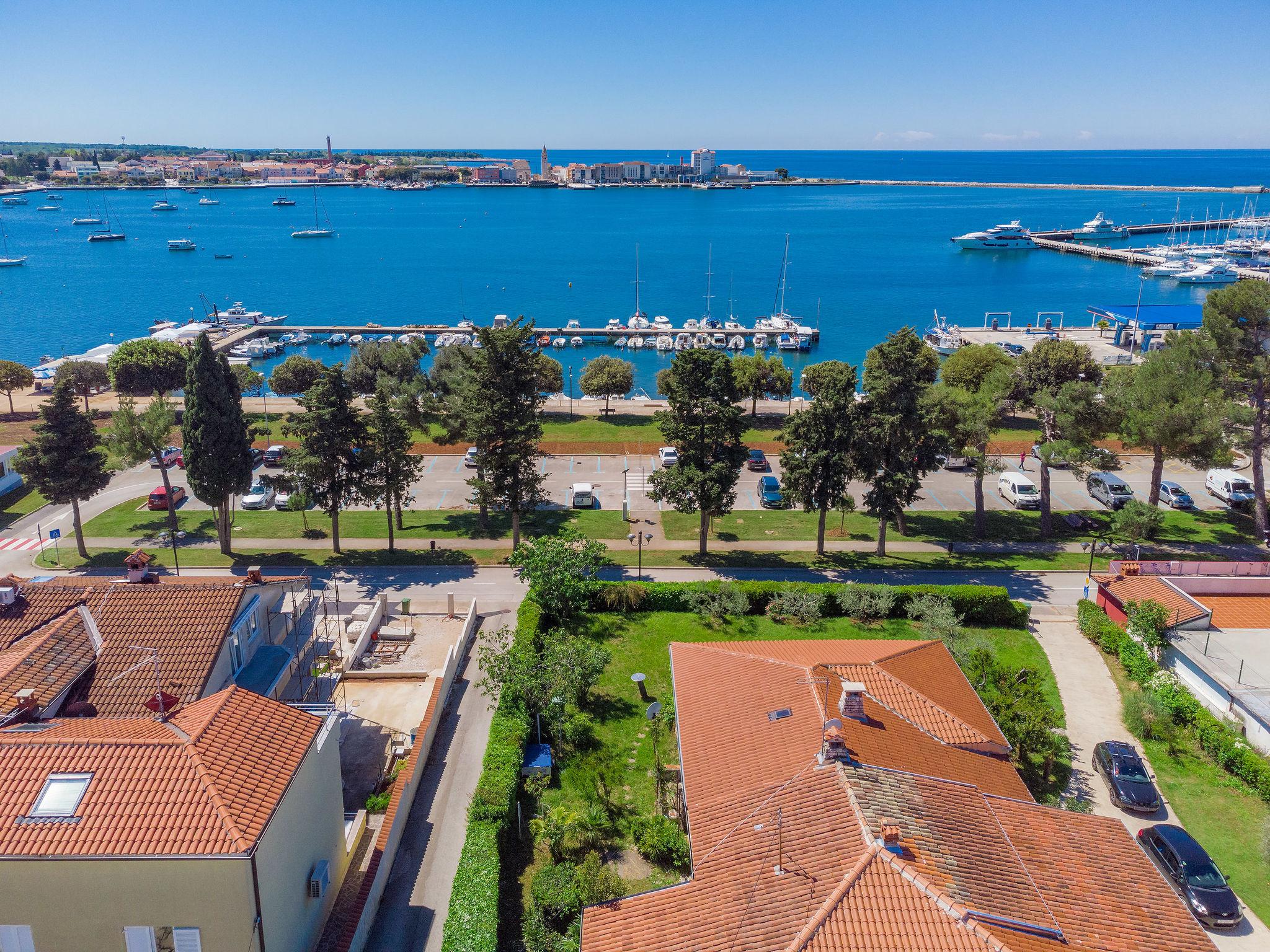 Foto 1 - Casa de 2 habitaciones en Umag con jardín y vistas al mar