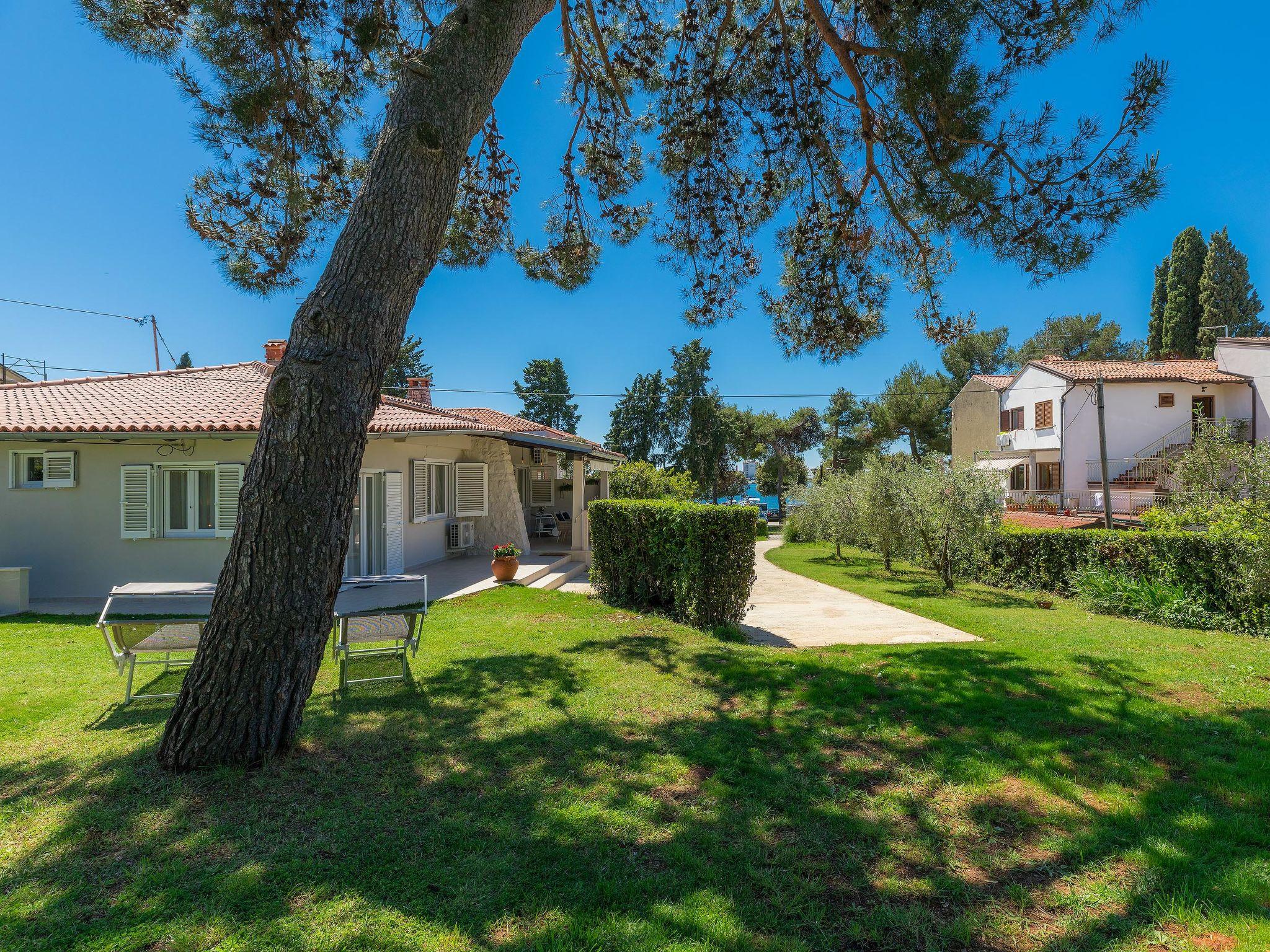 Photo 25 - Maison de 2 chambres à Umag avec jardin et vues à la mer