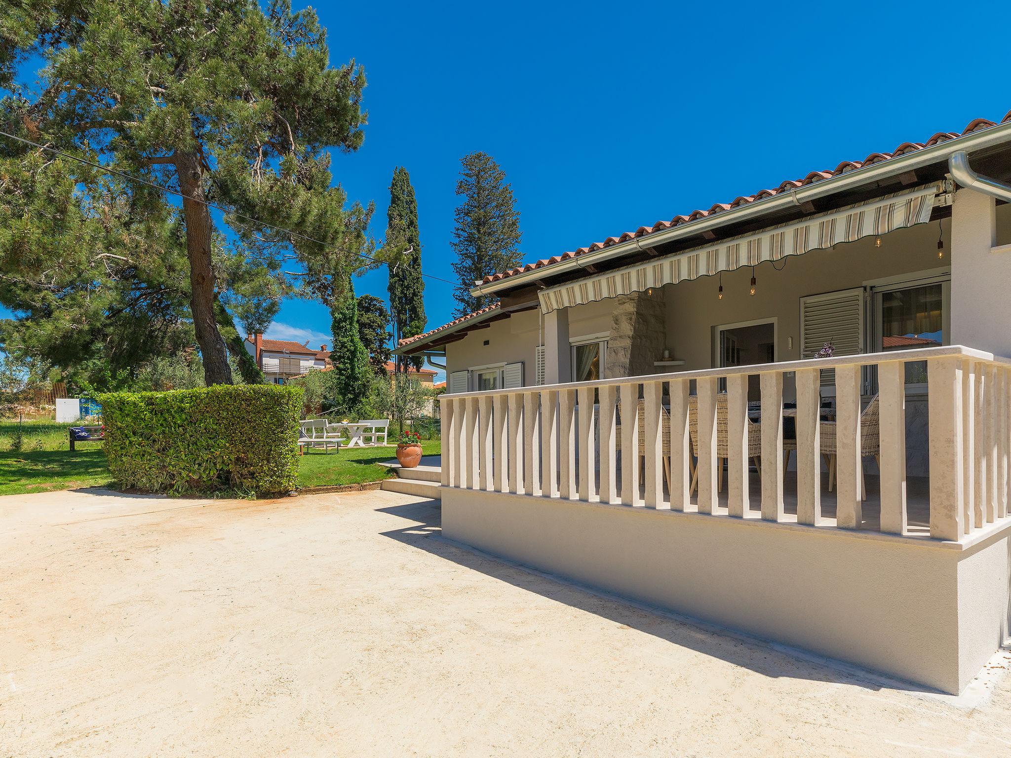 Photo 24 - Maison de 2 chambres à Umag avec jardin et terrasse