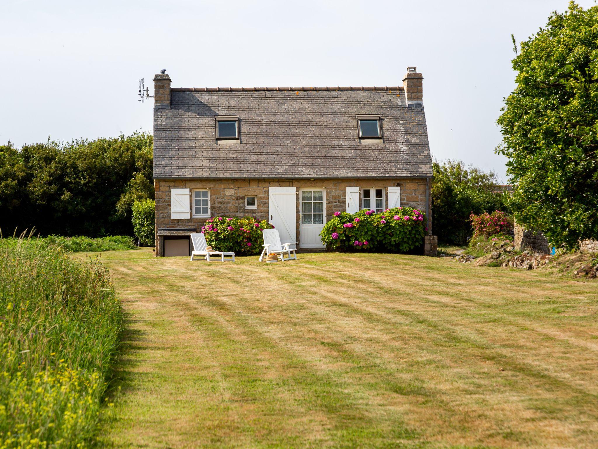 Photo 2 - Maison de 2 chambres à Crozon avec jardin et vues à la mer