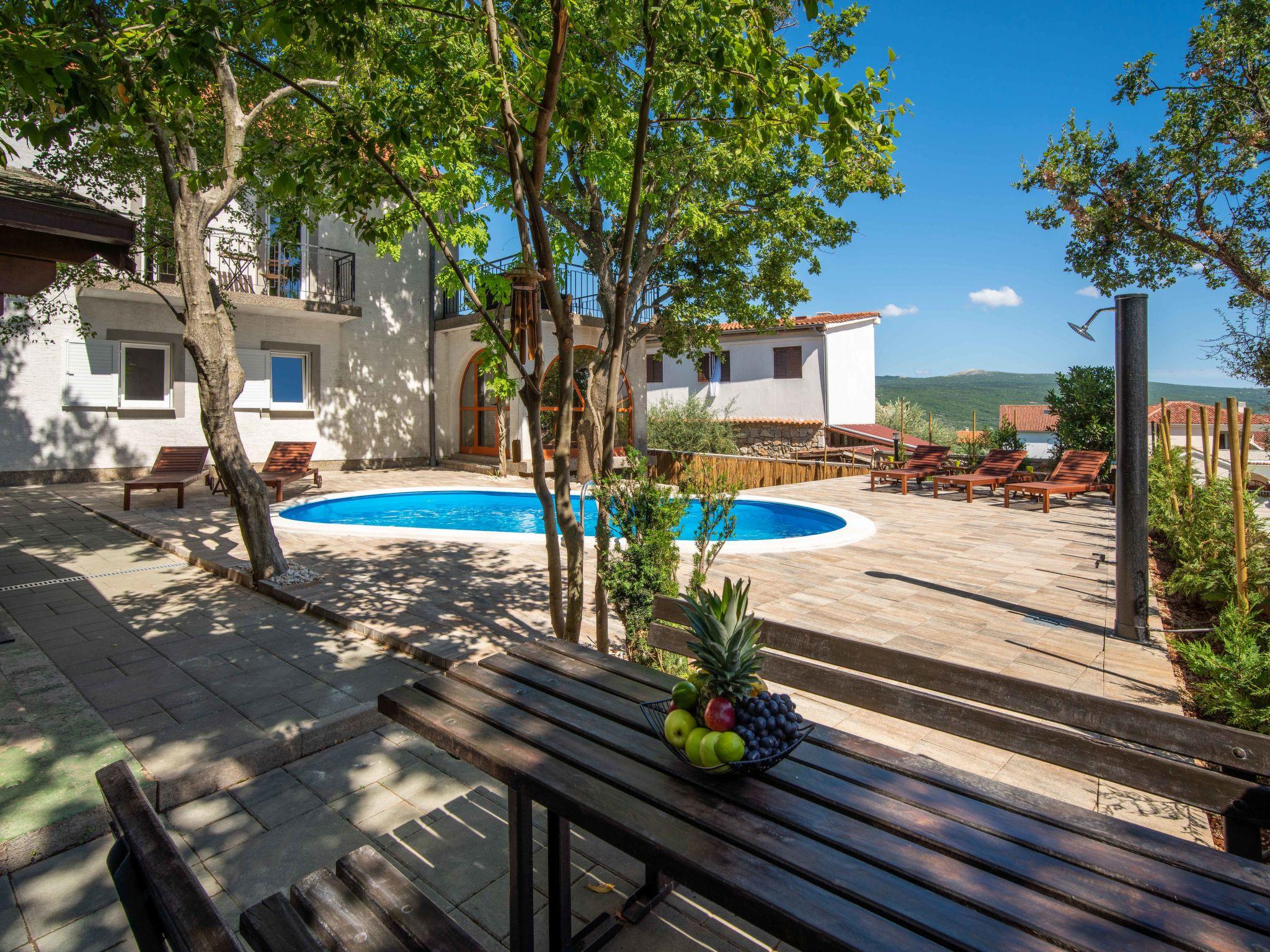 Photo 6 - Maison de 3 chambres à Krk avec piscine privée et terrasse