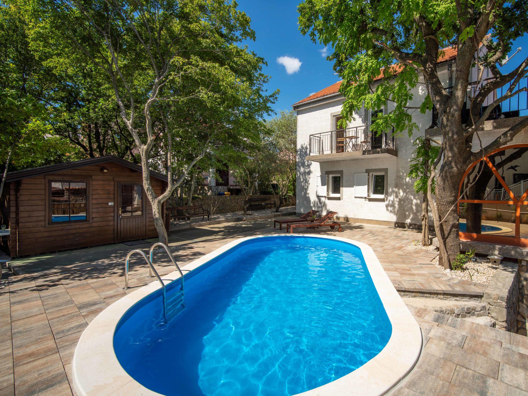 Foto 8 - Casa de 3 quartos em Krk com piscina privada e vistas do mar