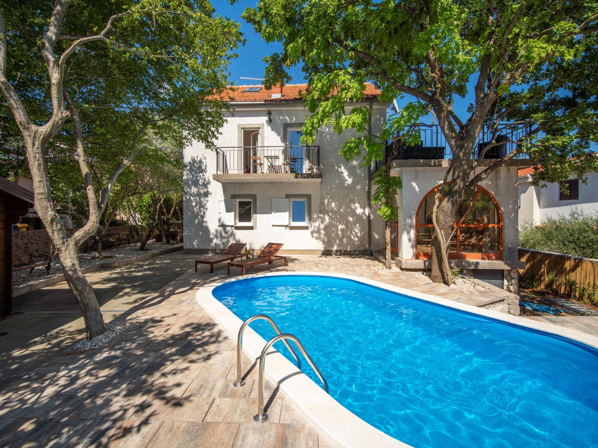 Foto 2 - Casa de 3 quartos em Krk com piscina privada e vistas do mar