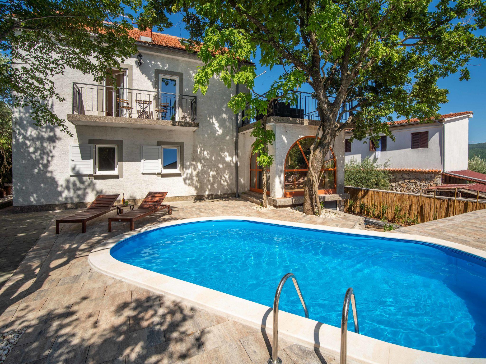 Foto 22 - Casa de 6 quartos em Krk com piscina privada e terraço