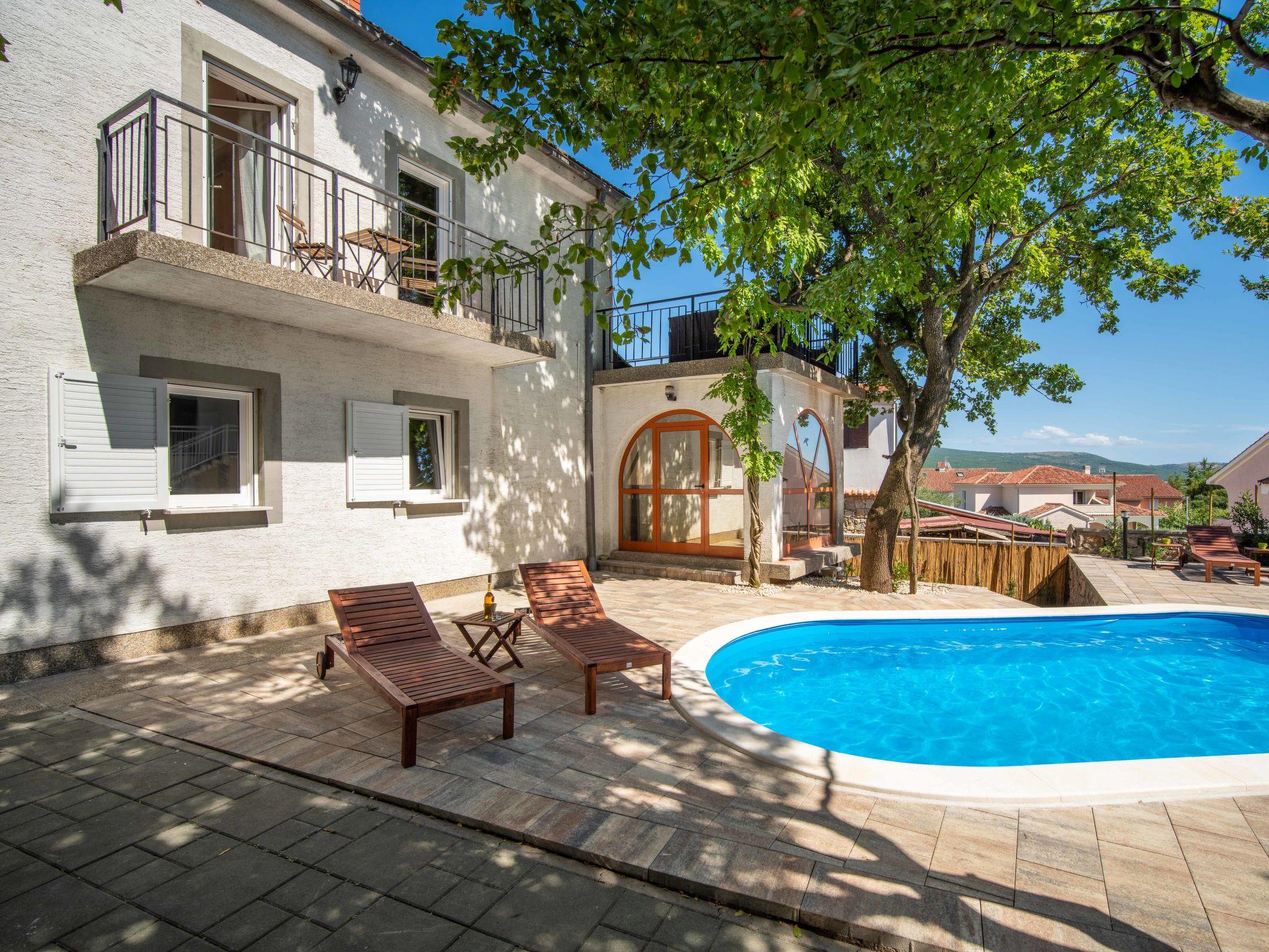 Foto 9 - Casa de 3 quartos em Krk com piscina privada e terraço