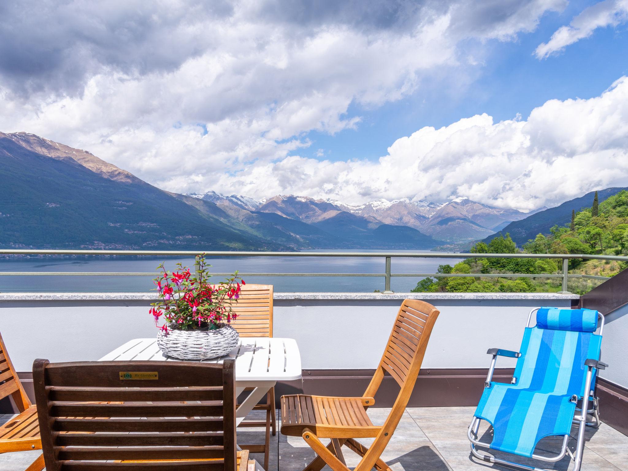 Foto 2 - Appartamento con 3 camere da letto a Perledo con piscina e vista sulle montagne