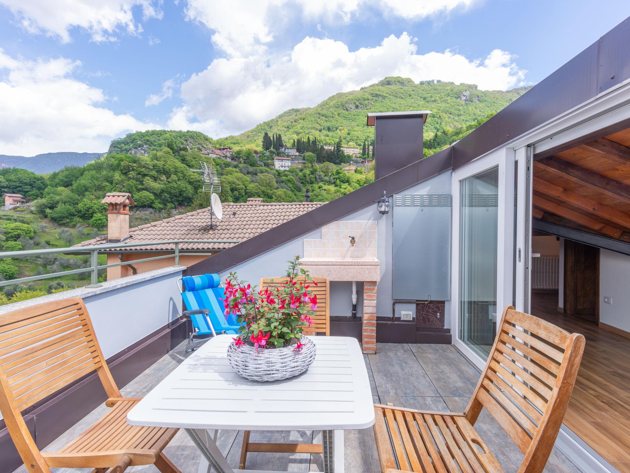 Photo 1 - Appartement de 3 chambres à Perledo avec piscine et vues sur la montagne