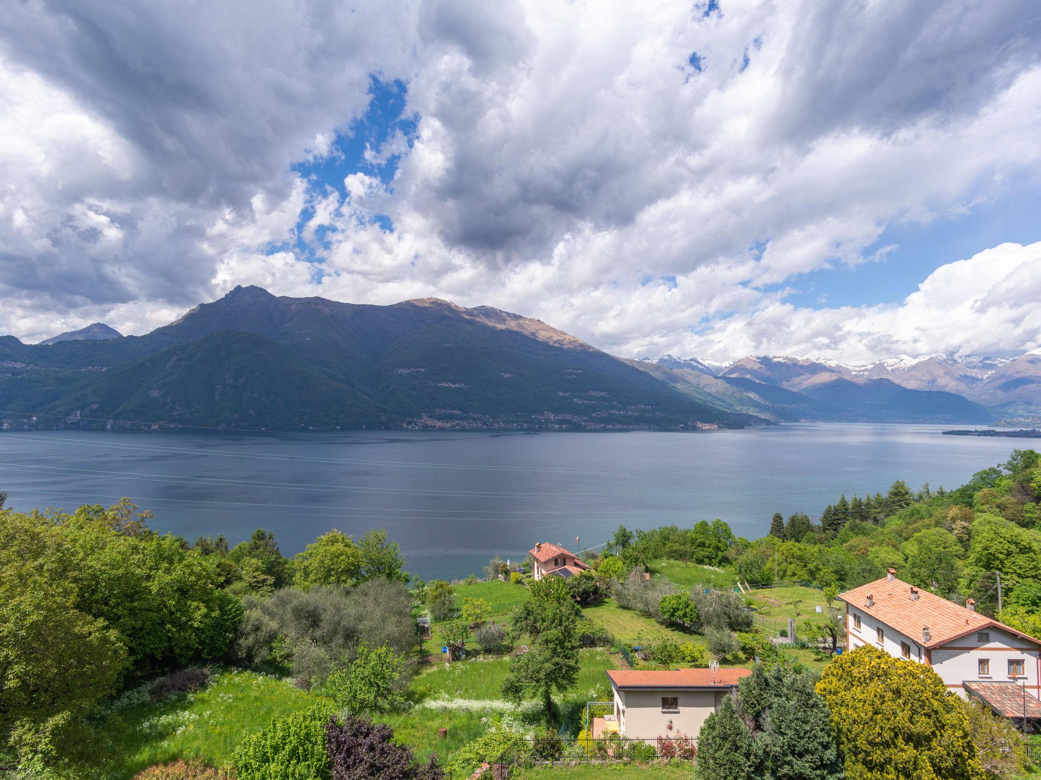 Foto 30 - Appartamento con 3 camere da letto a Perledo con piscina e vista sulle montagne