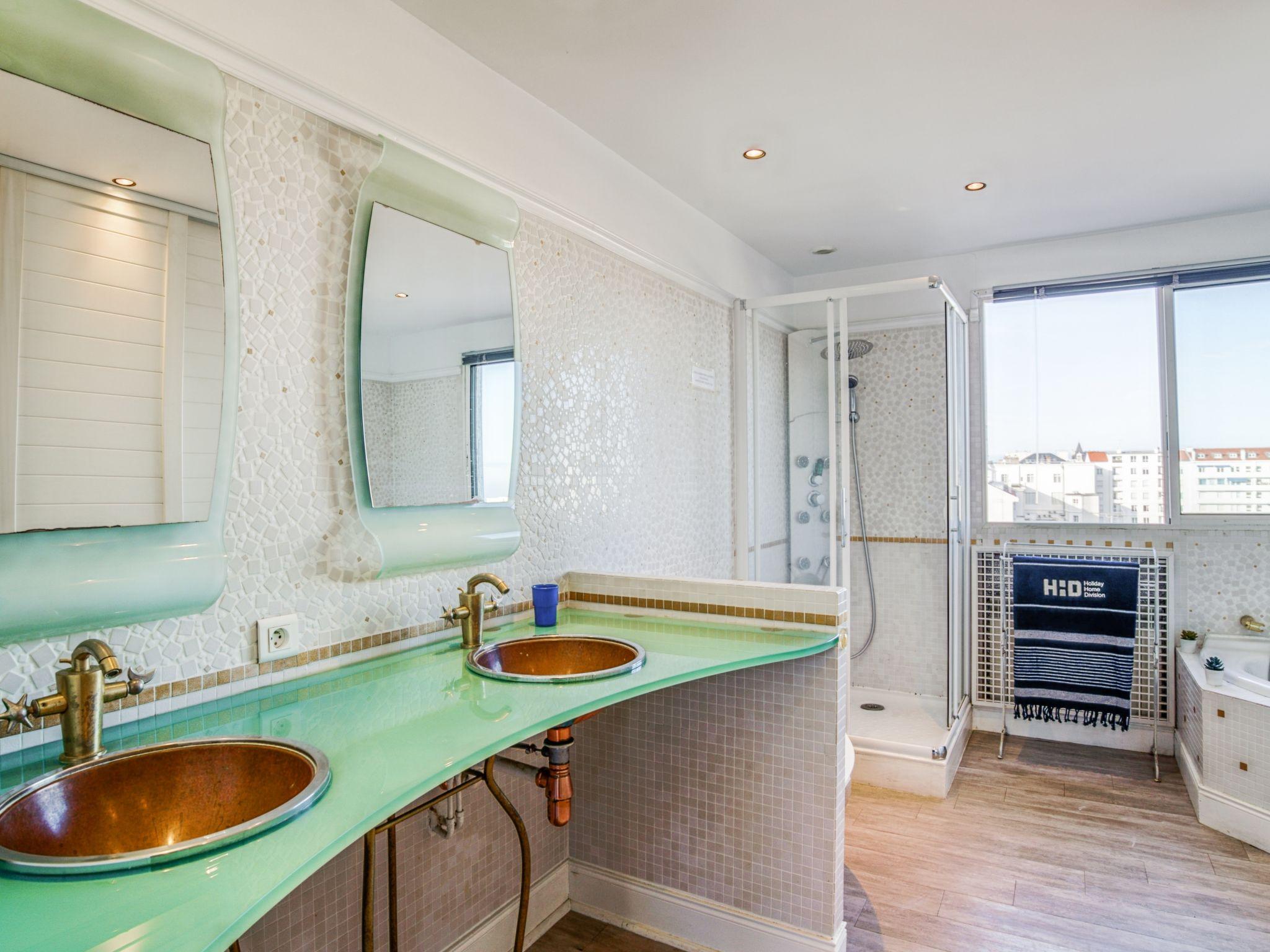 Foto 14 - Apartamento de 3 quartos em Biarritz com terraço e vistas do mar