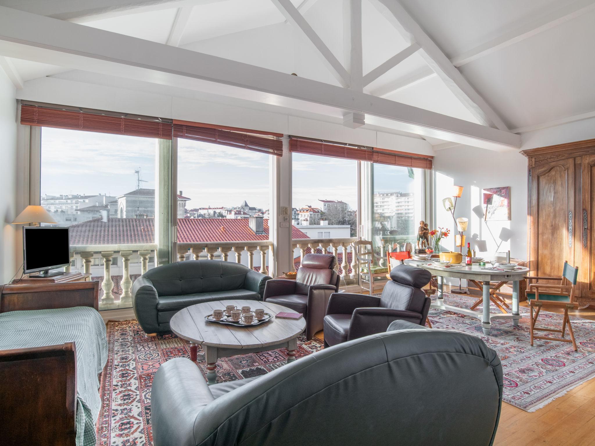 Photo 3 - 3 bedroom Apartment in Biarritz with terrace and sea view