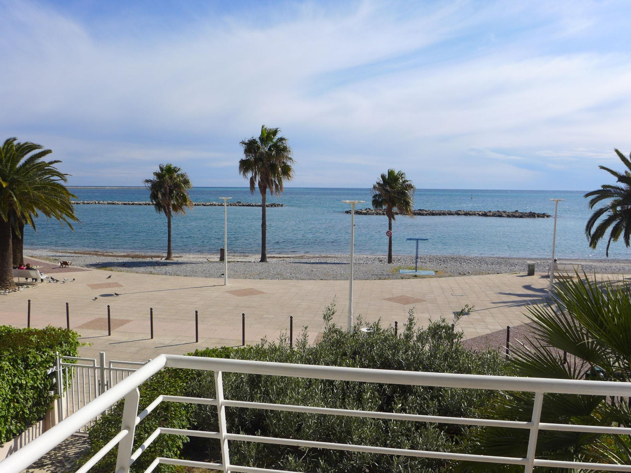 Foto 18 - Apartment mit 1 Schlafzimmer in Saint-Laurent-du-Var mit terrasse und blick aufs meer