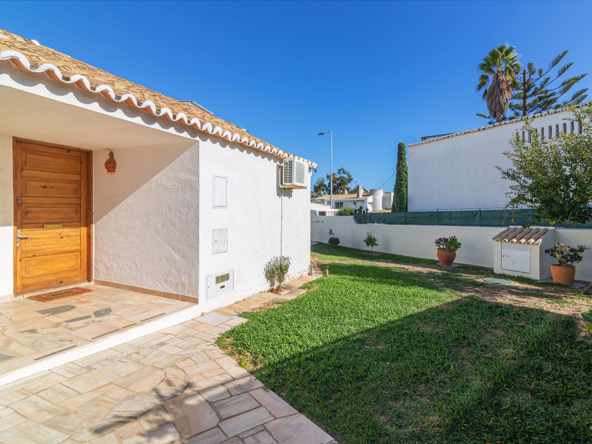 Foto 20 - Casa de 2 habitaciones en Albufeira con piscina privada y jardín