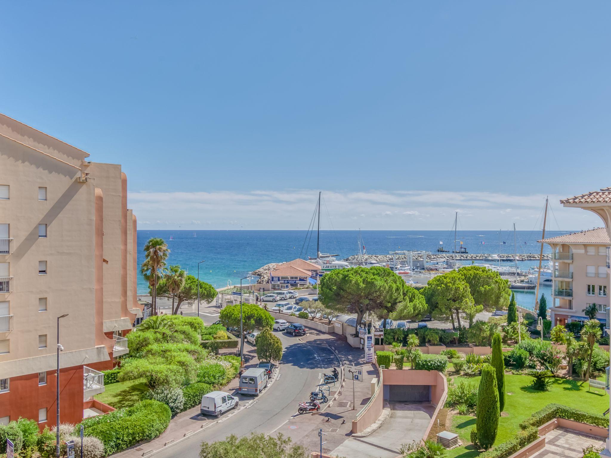 Foto 14 - Apartamento de 2 quartos em Fréjus com terraço e vistas do mar