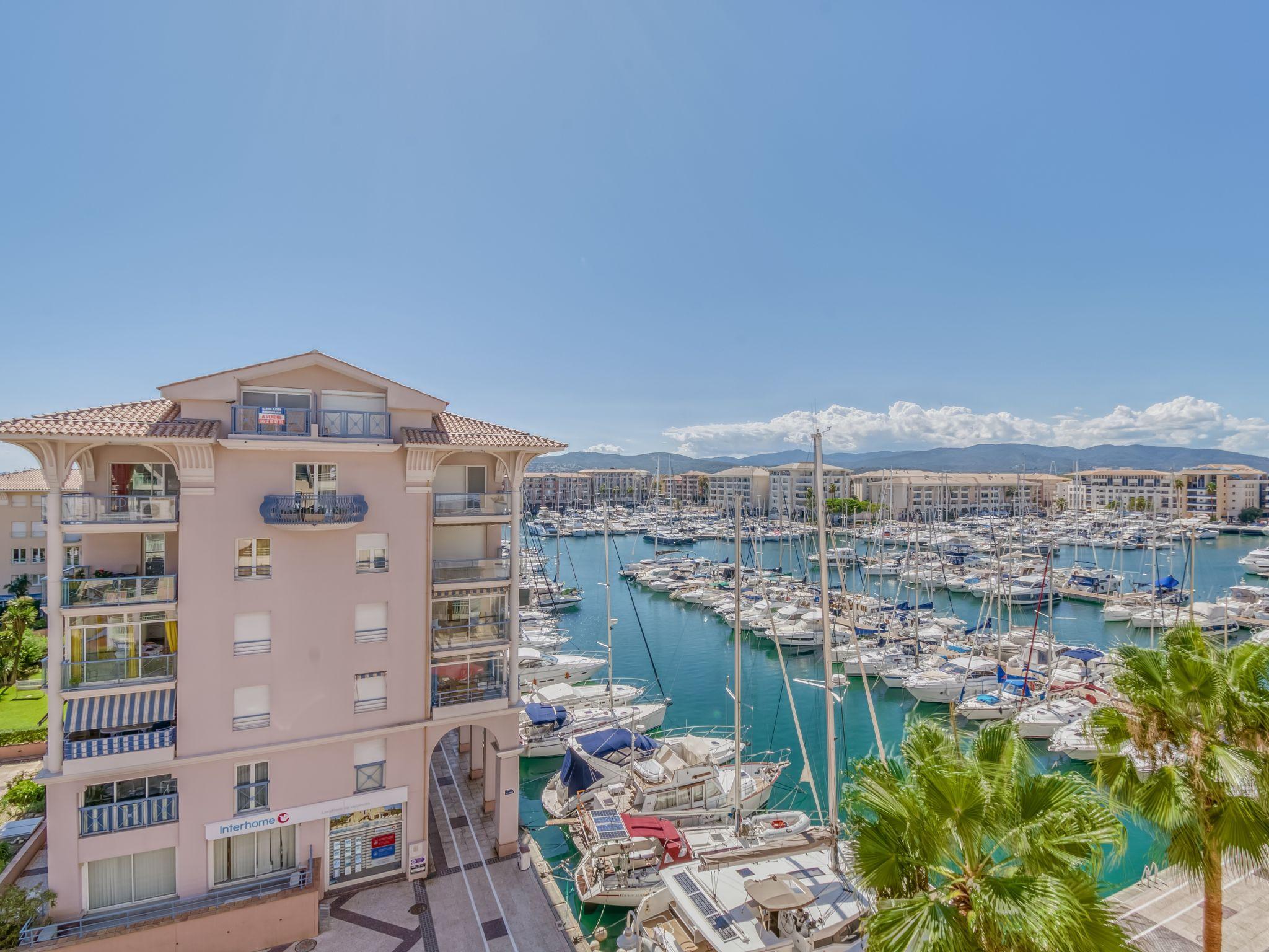 Photo 1 - Appartement de 2 chambres à Fréjus avec terrasse et vues à la mer