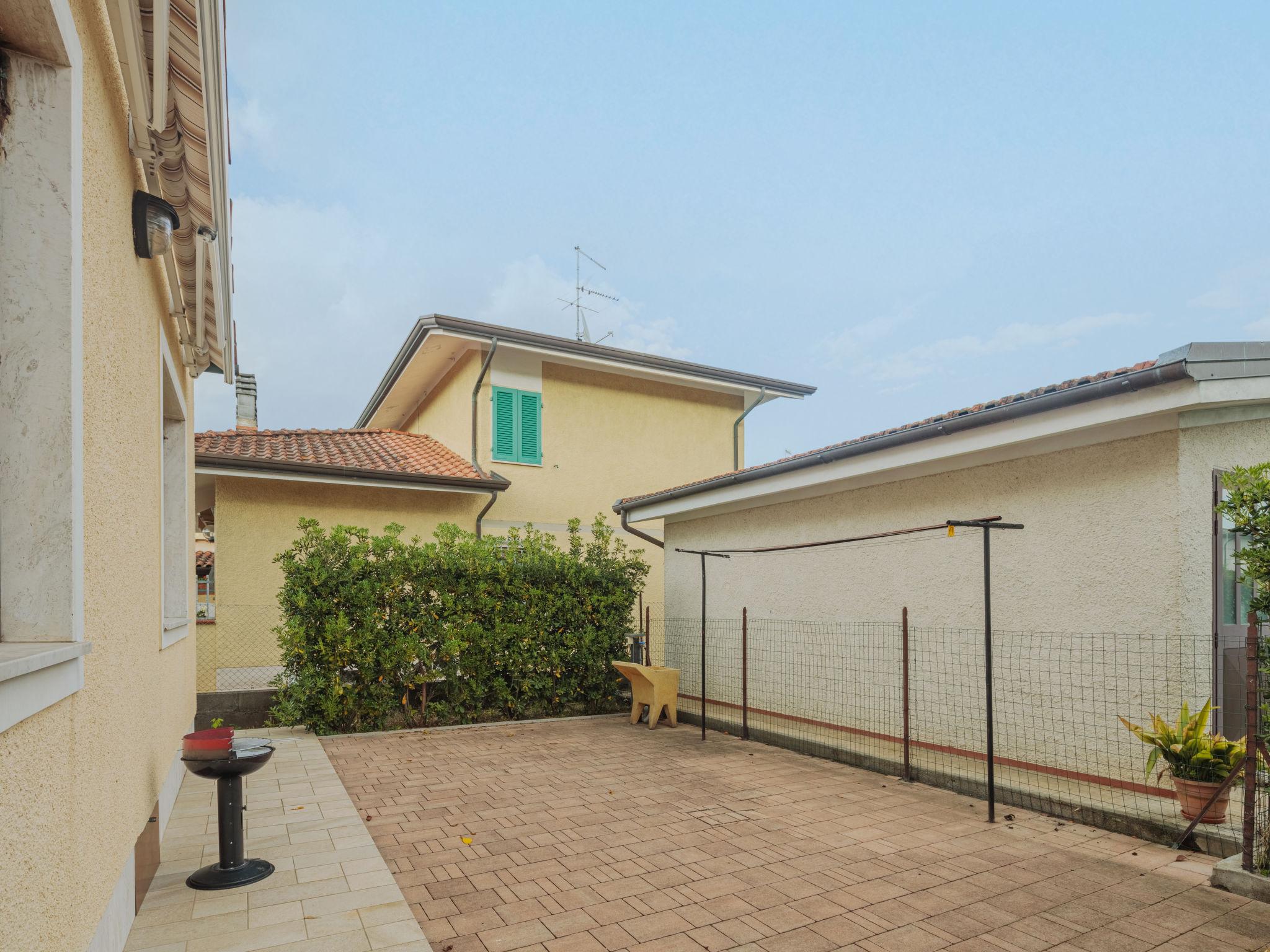 Photo 26 - 1 bedroom House in Pietrasanta with garden and sea view