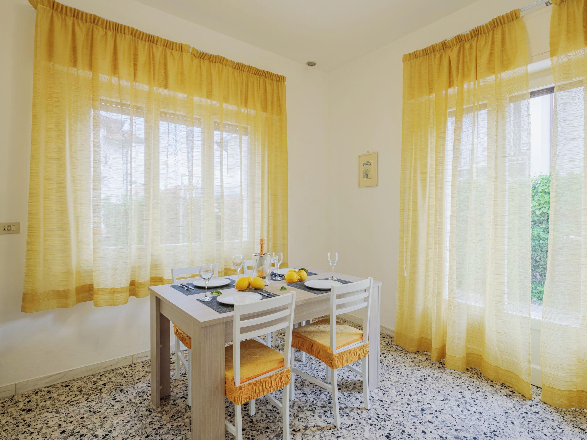 Photo 8 - Maison de 1 chambre à Pietrasanta avec jardin et vues à la mer