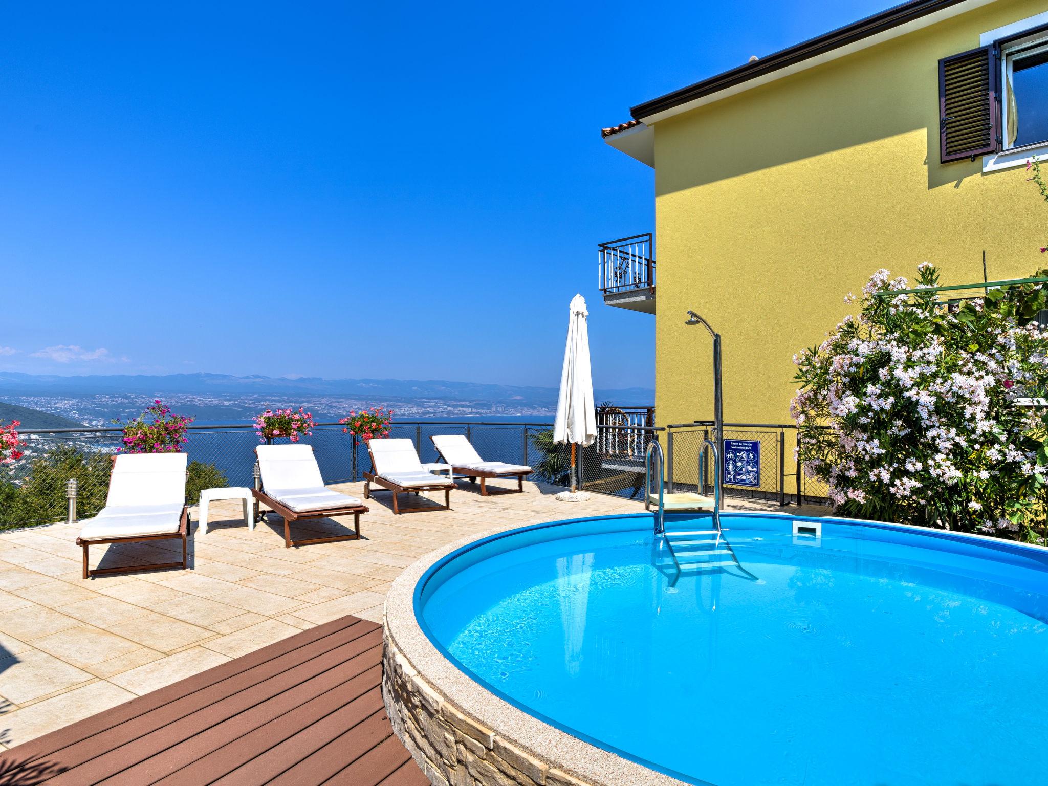 Foto 1 - Apartamento de 2 quartos em Lovran com piscina e vistas do mar
