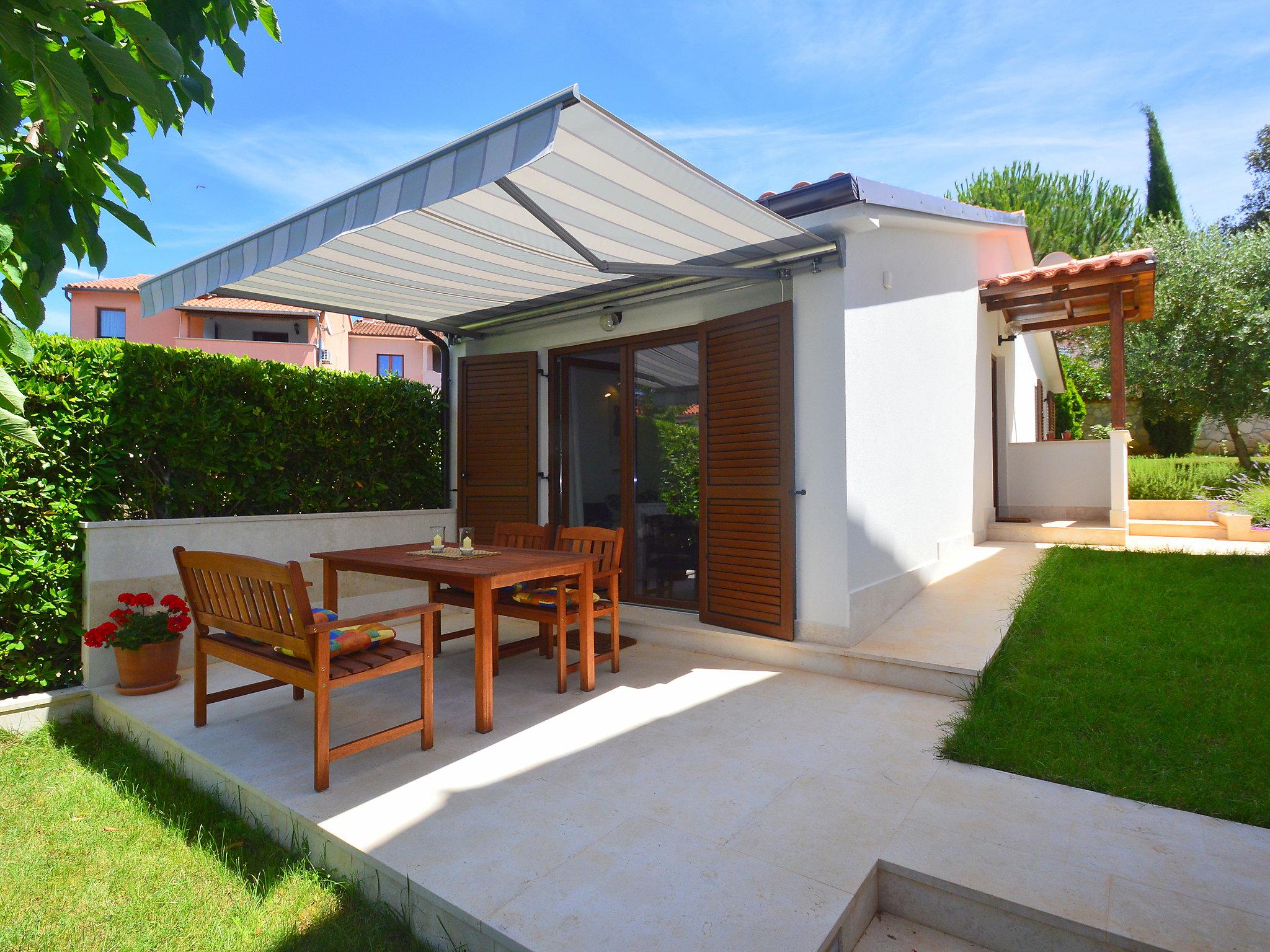 Photo 1 - Maison de 1 chambre à Pula avec piscine et jardin