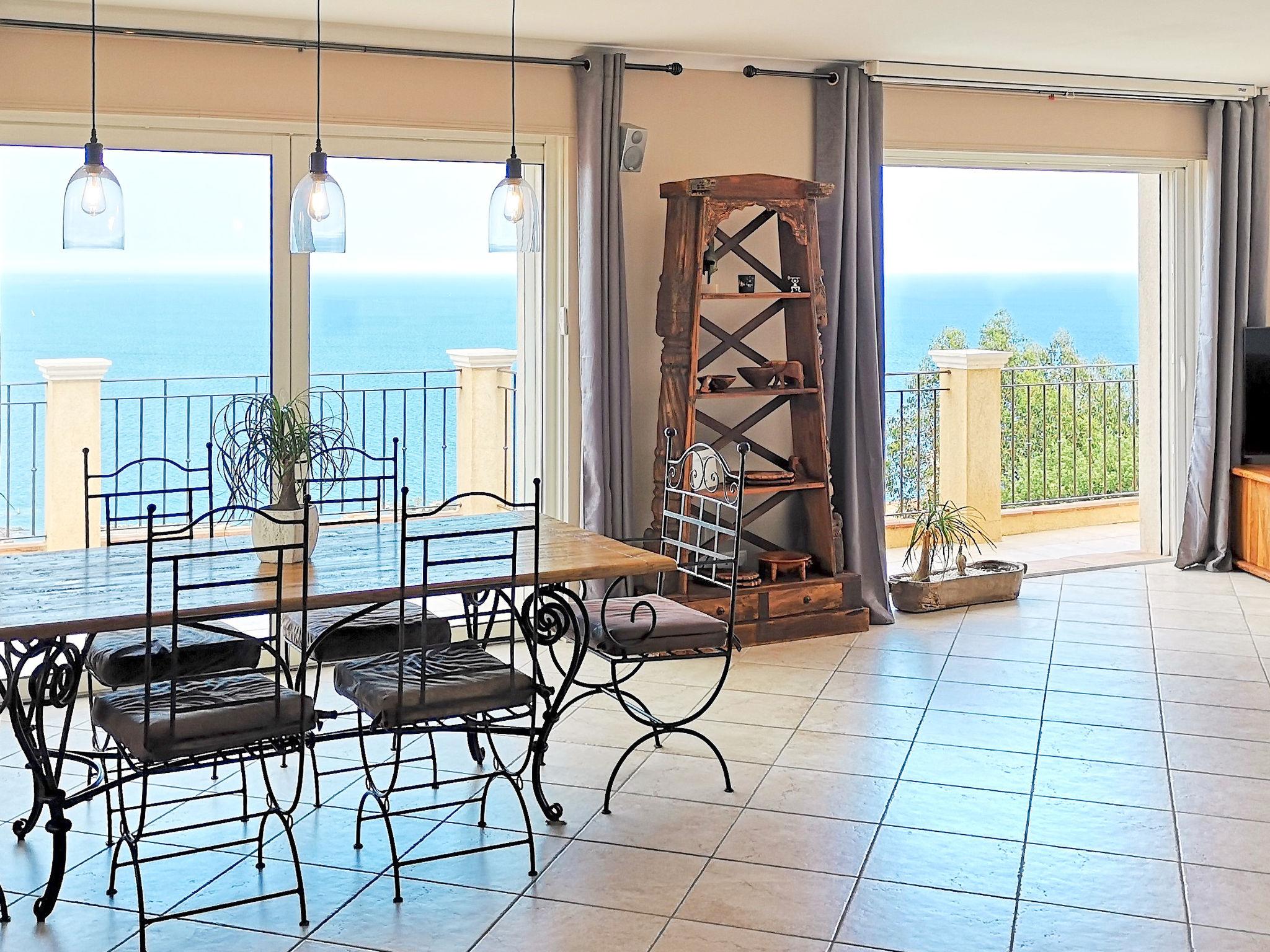 Photo 4 - Maison de 4 chambres à Roquebrune-sur-Argens avec piscine privée et vues à la mer