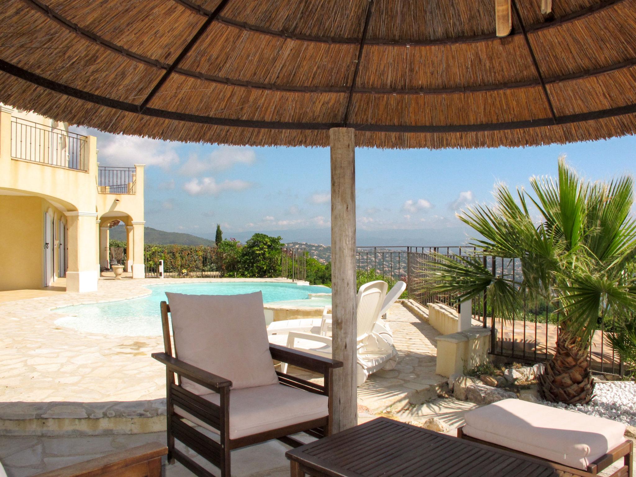 Photo 2 - Maison de 4 chambres à Roquebrune-sur-Argens avec piscine privée et vues à la mer