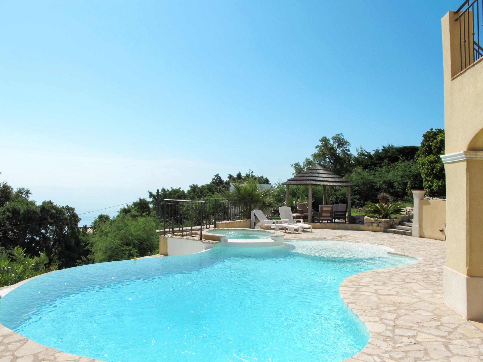 Photo 23 - 4 bedroom House in Roquebrune-sur-Argens with private pool and sea view