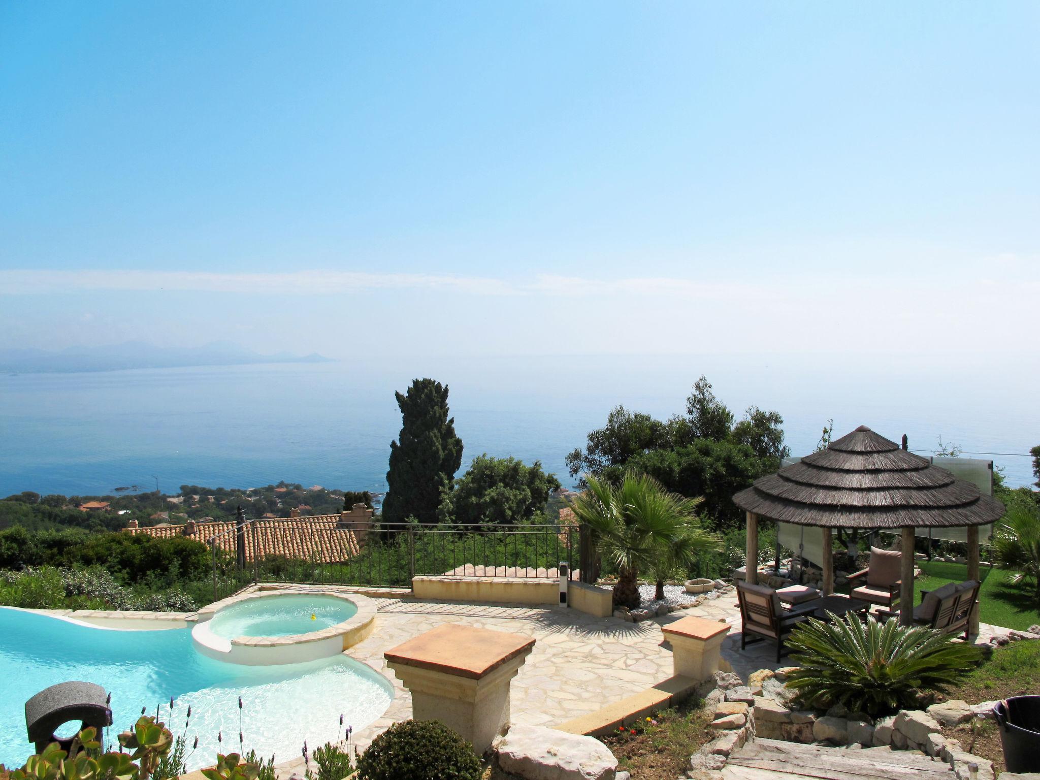 Foto 25 - Casa de 4 quartos em Roquebrune-sur-Argens com piscina privada e vistas do mar