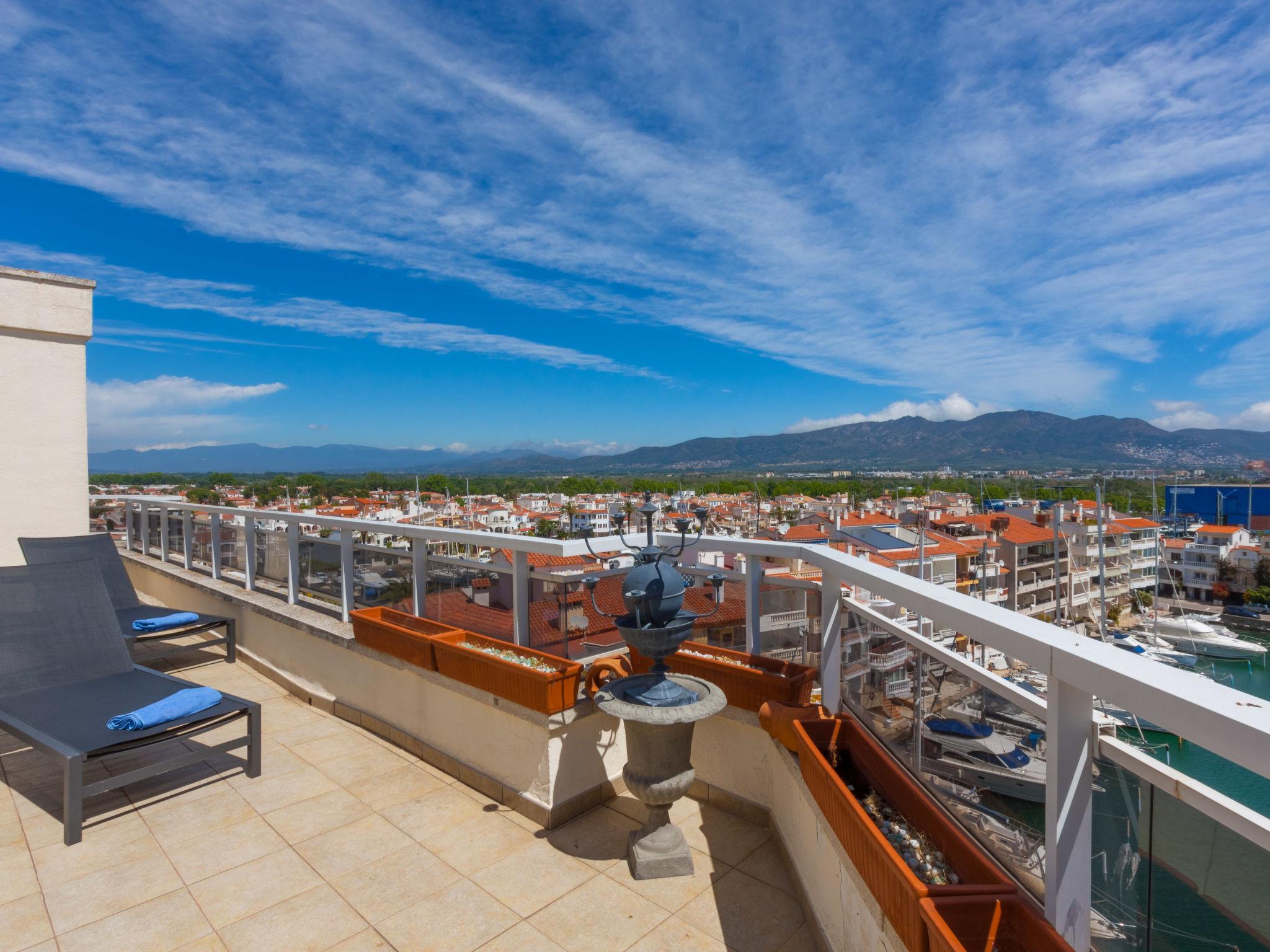 Photo 21 - 2 bedroom Apartment in Castelló d'Empúries with terrace and sea view