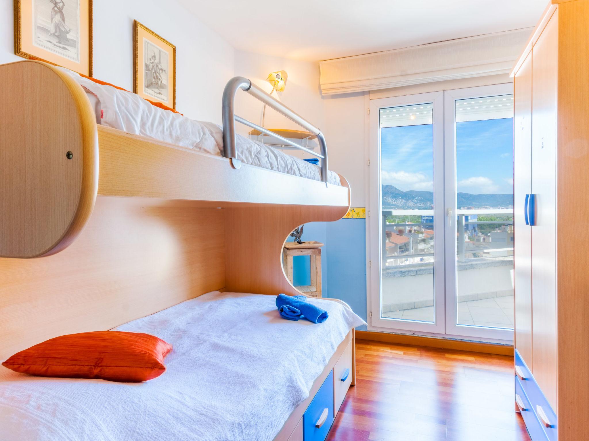 Foto 15 - Apartamento de 2 habitaciones en Castelló d'Empúries con terraza y vistas al mar