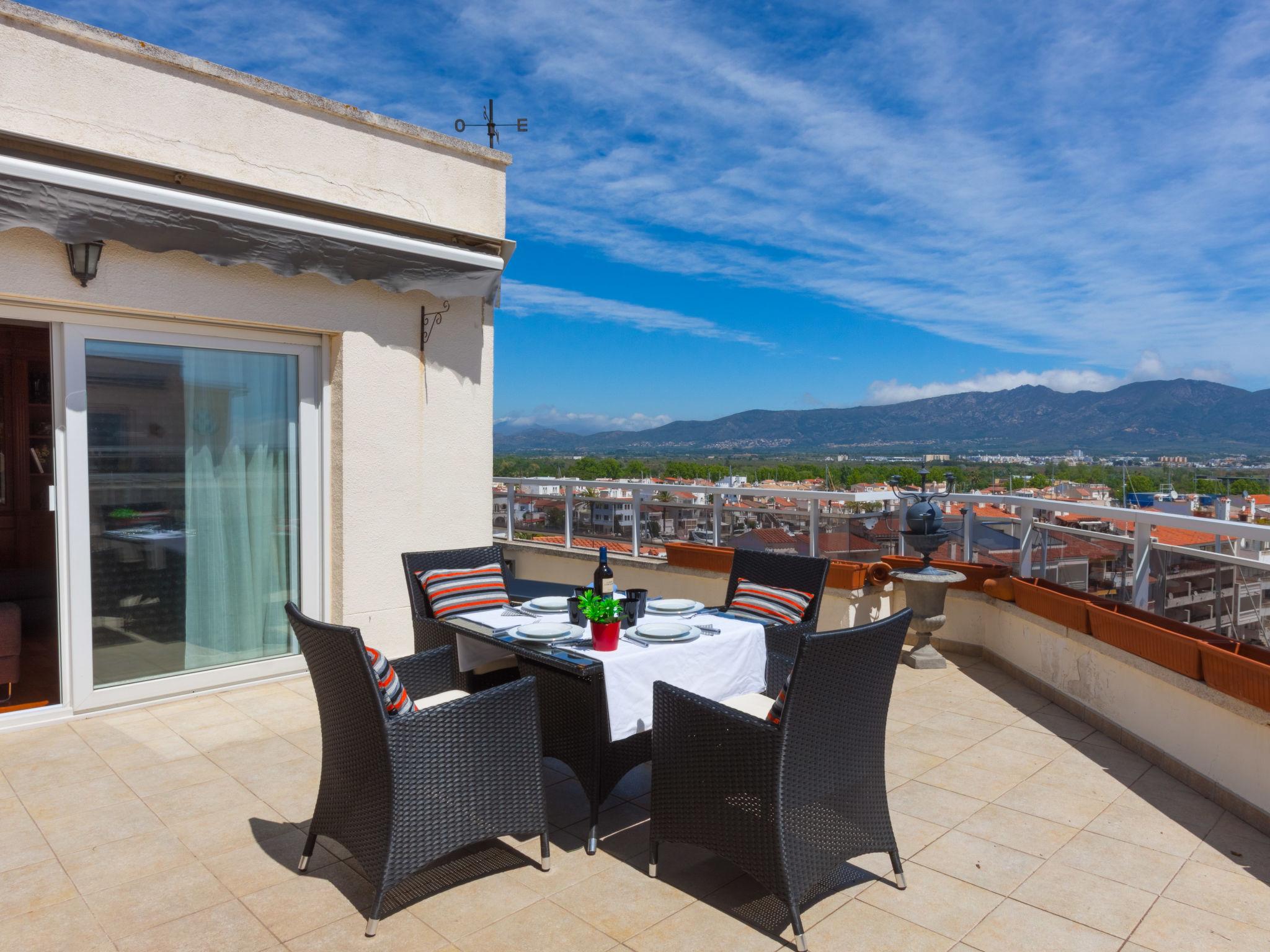 Photo 22 - Appartement de 2 chambres à Castelló d'Empúries avec terrasse et vues à la mer