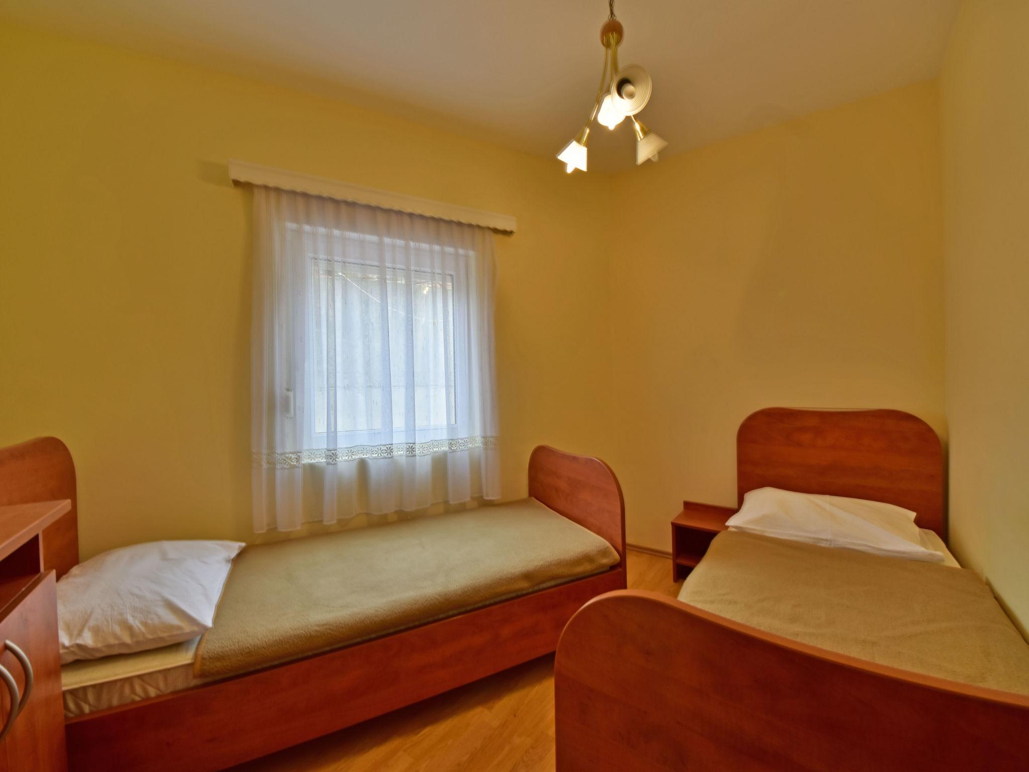 Photo 6 - 3 bedroom Apartment in Karlobag with swimming pool and terrace