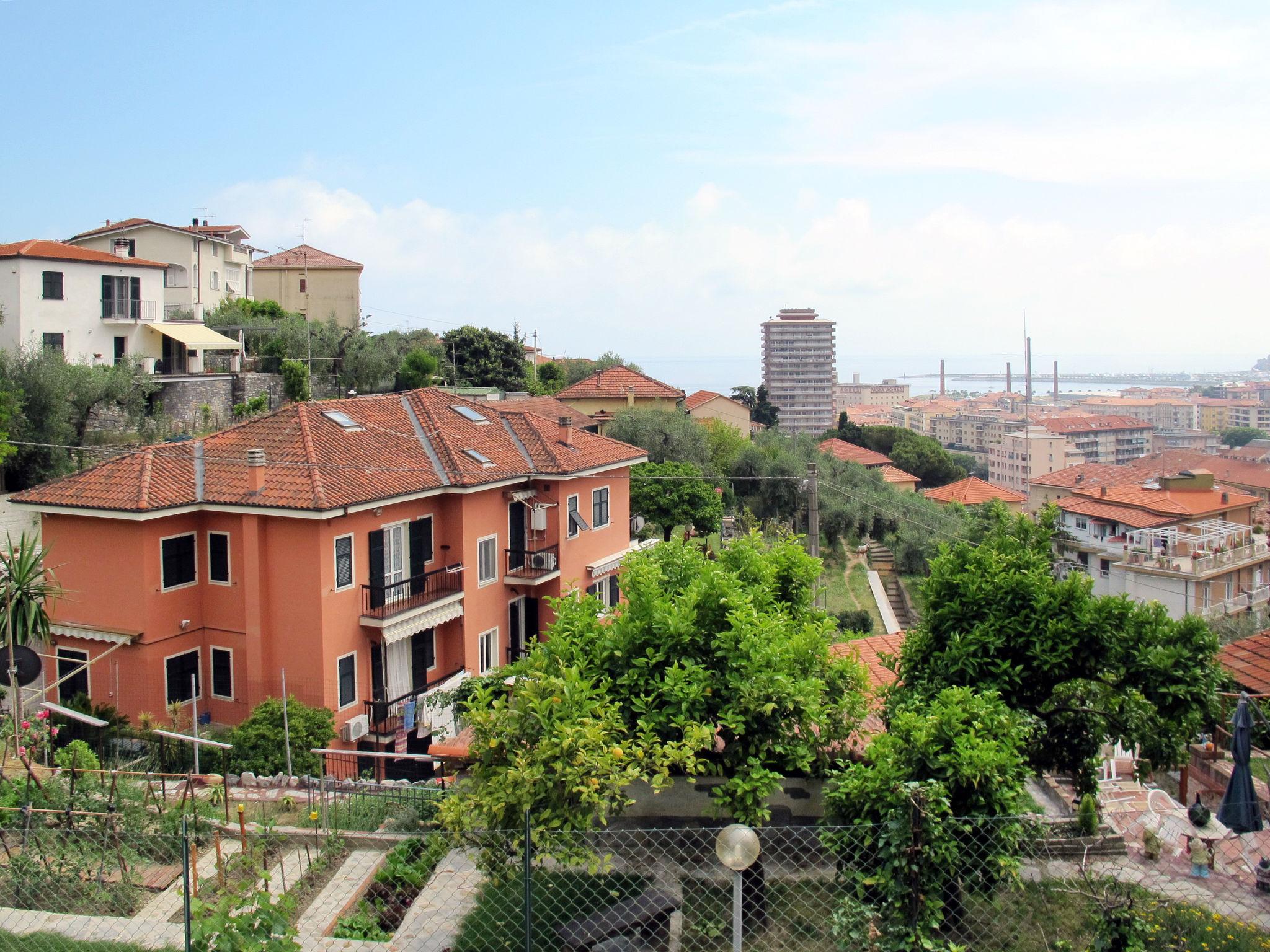 Photo 14 - Appartement de 2 chambres à Imperia avec jardin et vues à la mer