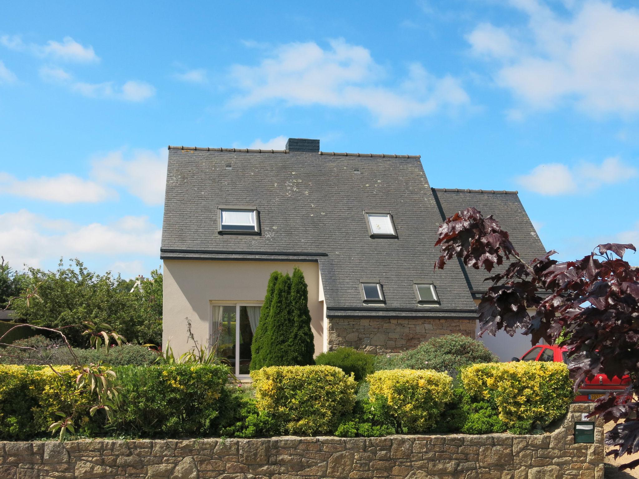 Photo 2 - Maison de 3 chambres à Trégastel avec jardin et vues à la mer