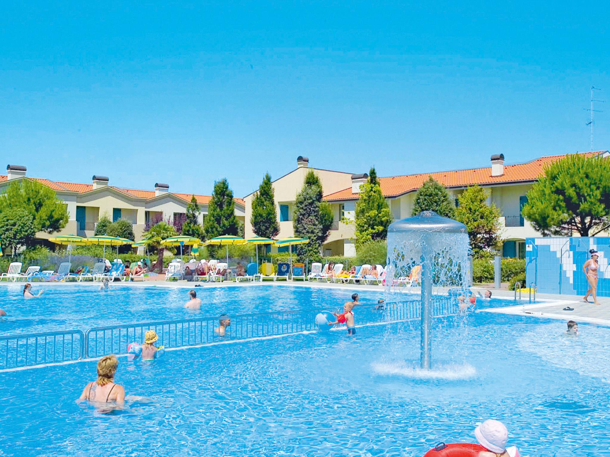 Photo 17 - Maison de 2 chambres à San Michele al Tagliamento avec piscine et jardin