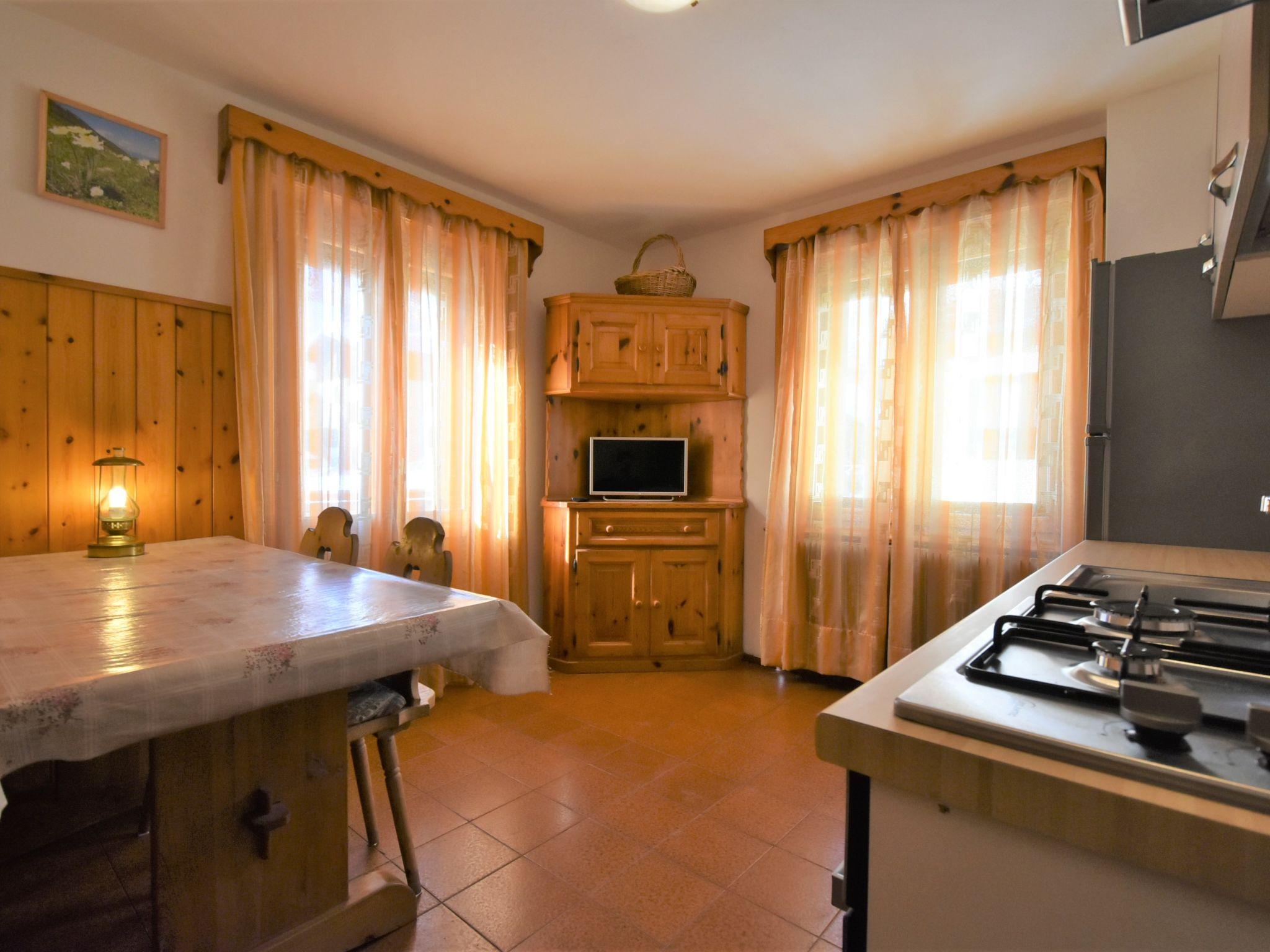 Photo 2 - 3 bedroom Apartment in Livigno with garden and mountain view