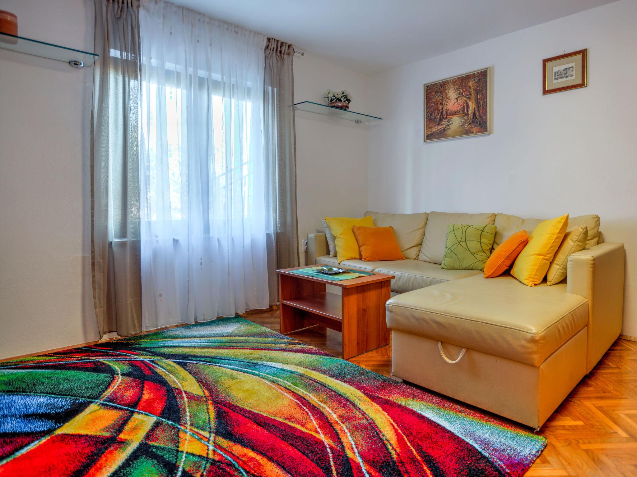 Foto 9 - Apartamento de 2 habitaciones en Omišalj con piscina privada y vistas al mar