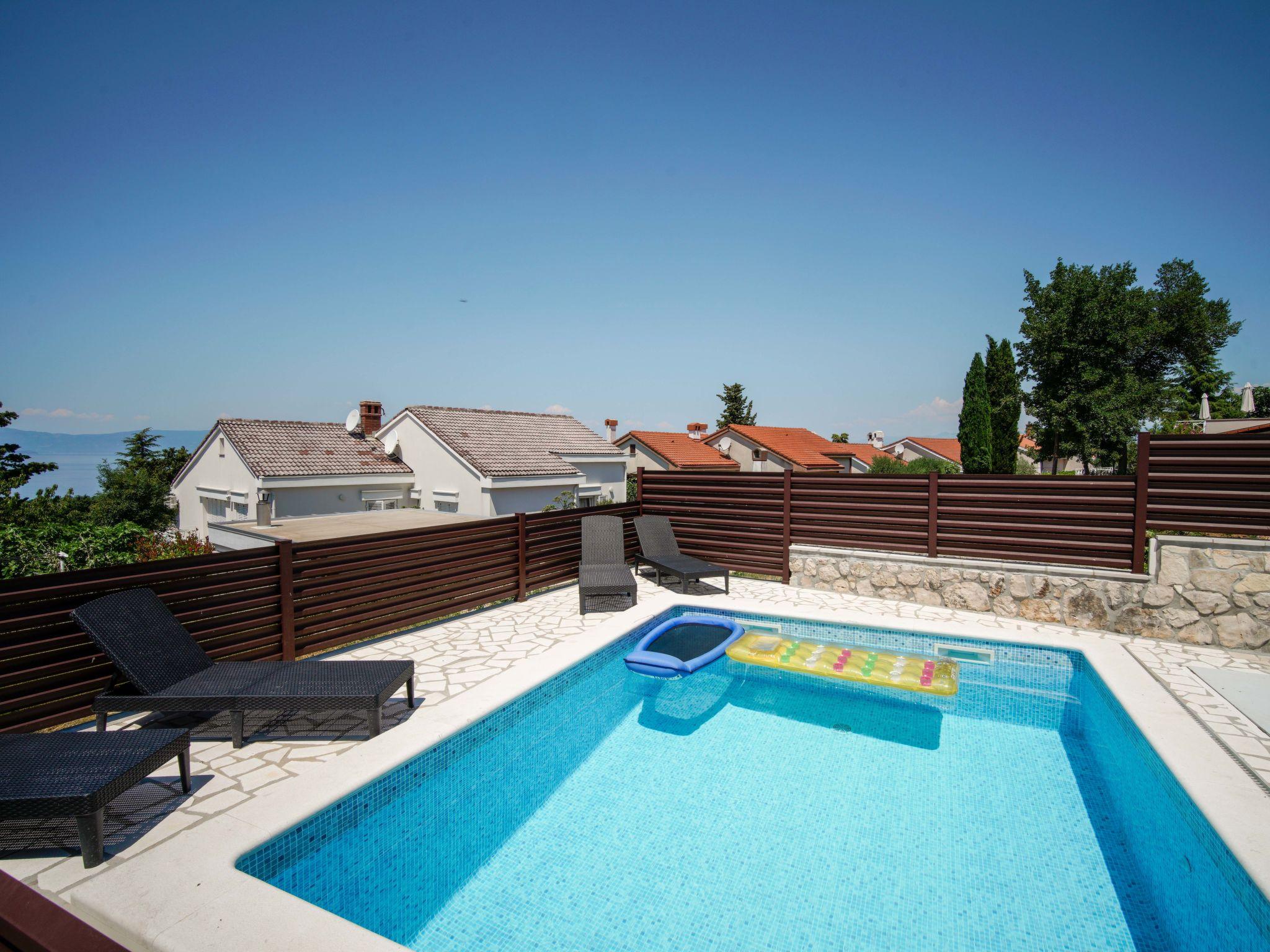 Foto 28 - Apartamento de 2 habitaciones en Omišalj con piscina privada y vistas al mar